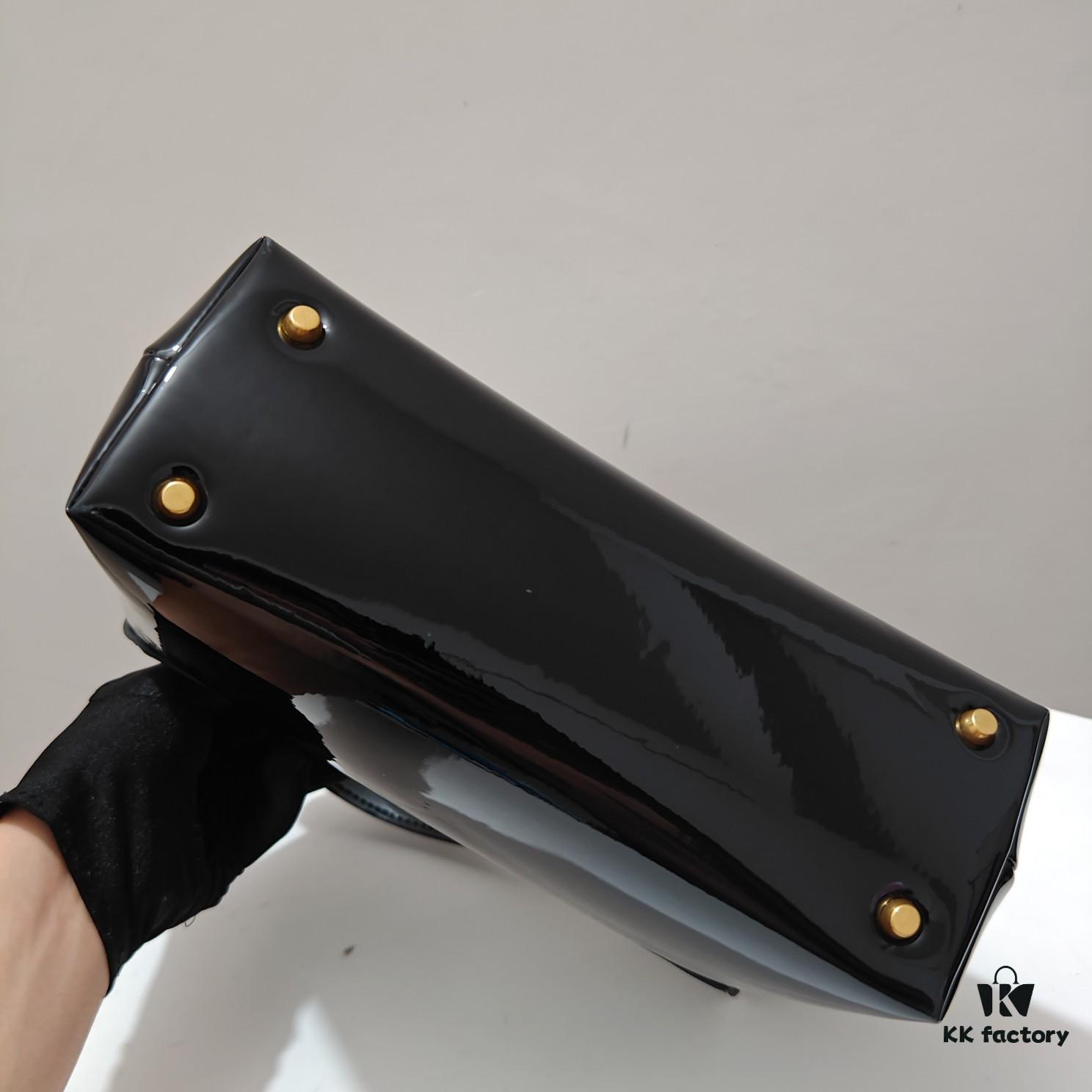6930ae506e68136f4d9ad242 Top-Grade Cowhide New Style Patent Leather Celine 2024 Avant Bag Large 25cm