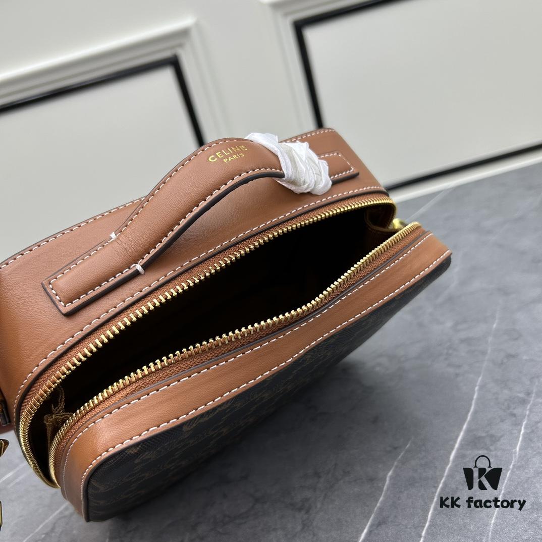 6930ae616e68136f4d9ad265 Celine TRIOMPHE Print Camera Bag