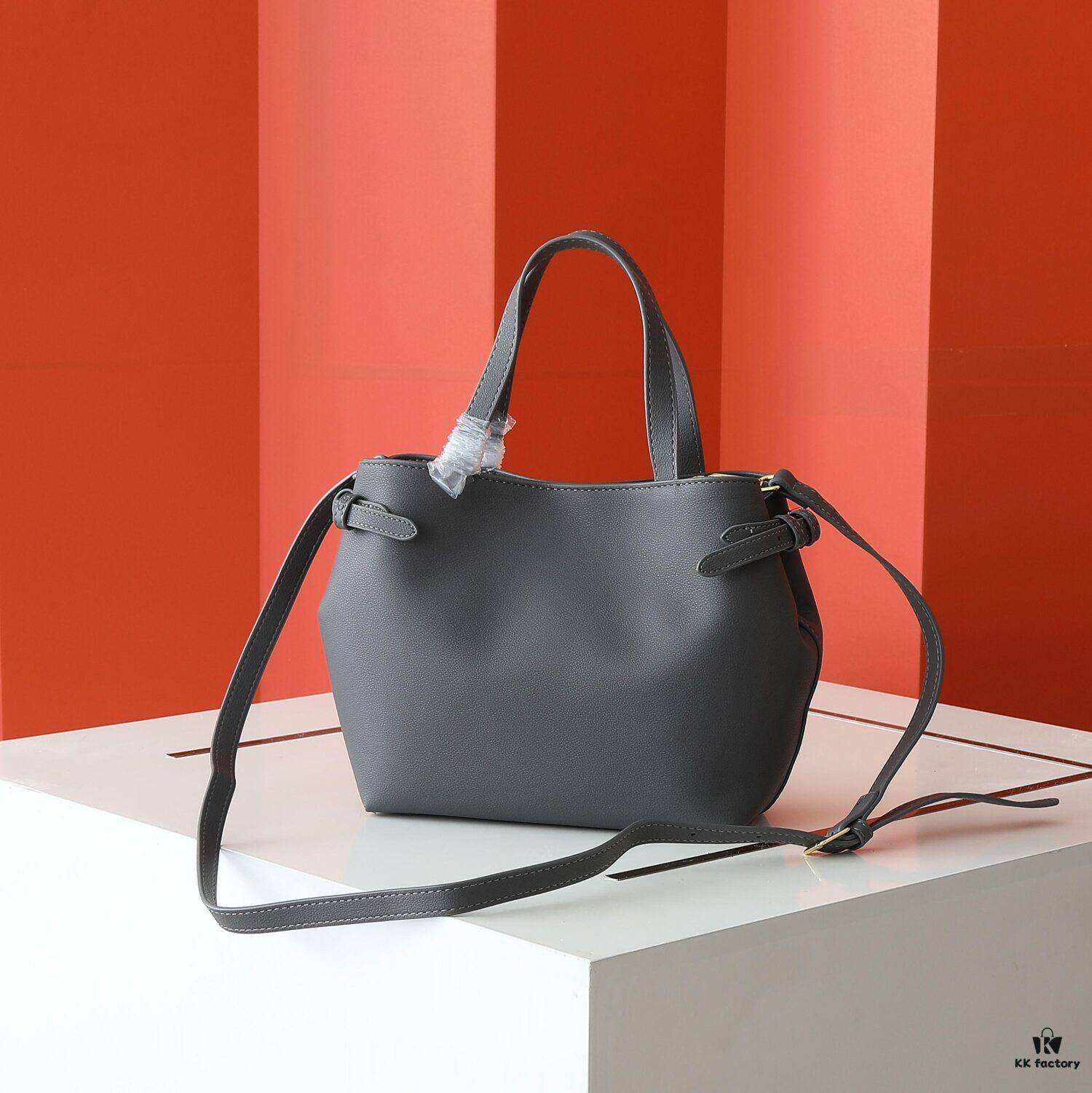 6930ae856e68136f4d9ad28e Celine Arch tote bag