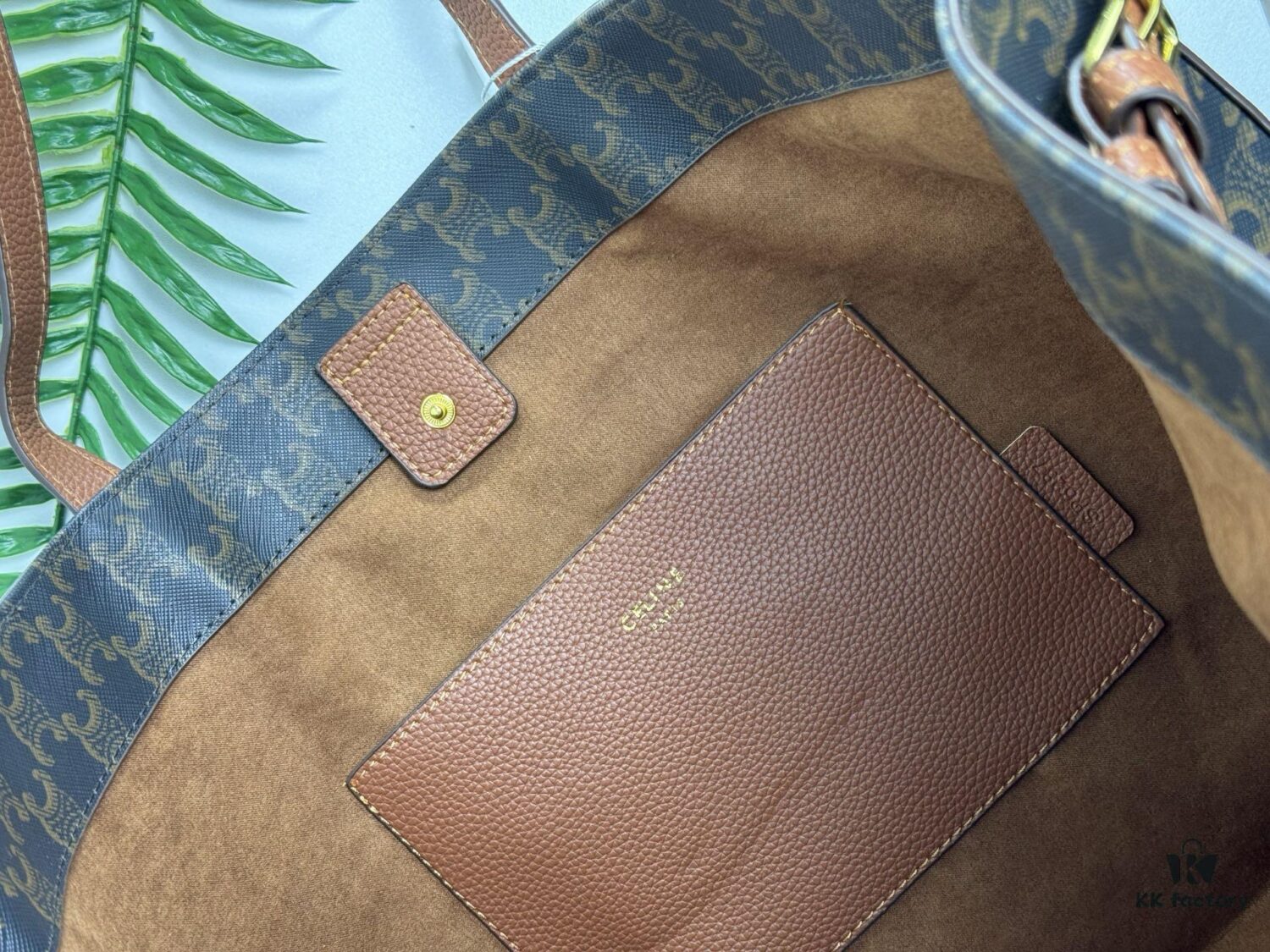 6930aeb56e68136f4d9ad2d7 Celine Shopping Bag, Imported Crinkled Leather, Fashionable and Versatile, Must-Have Item for Trendsetters