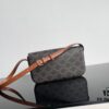 6930af0d6e68136f4d9ad364 CELINE 2024 Spring-Summer New Arrival TRIOMPHE Logo Printed Cowhide Leather Shoulder Bag, Triumph Armpit Bag, Cowhide Trim, Lambskin Lining, Interior Flat Pocket, Adjustable Leather Shoulder Strap (Length: 20cm)