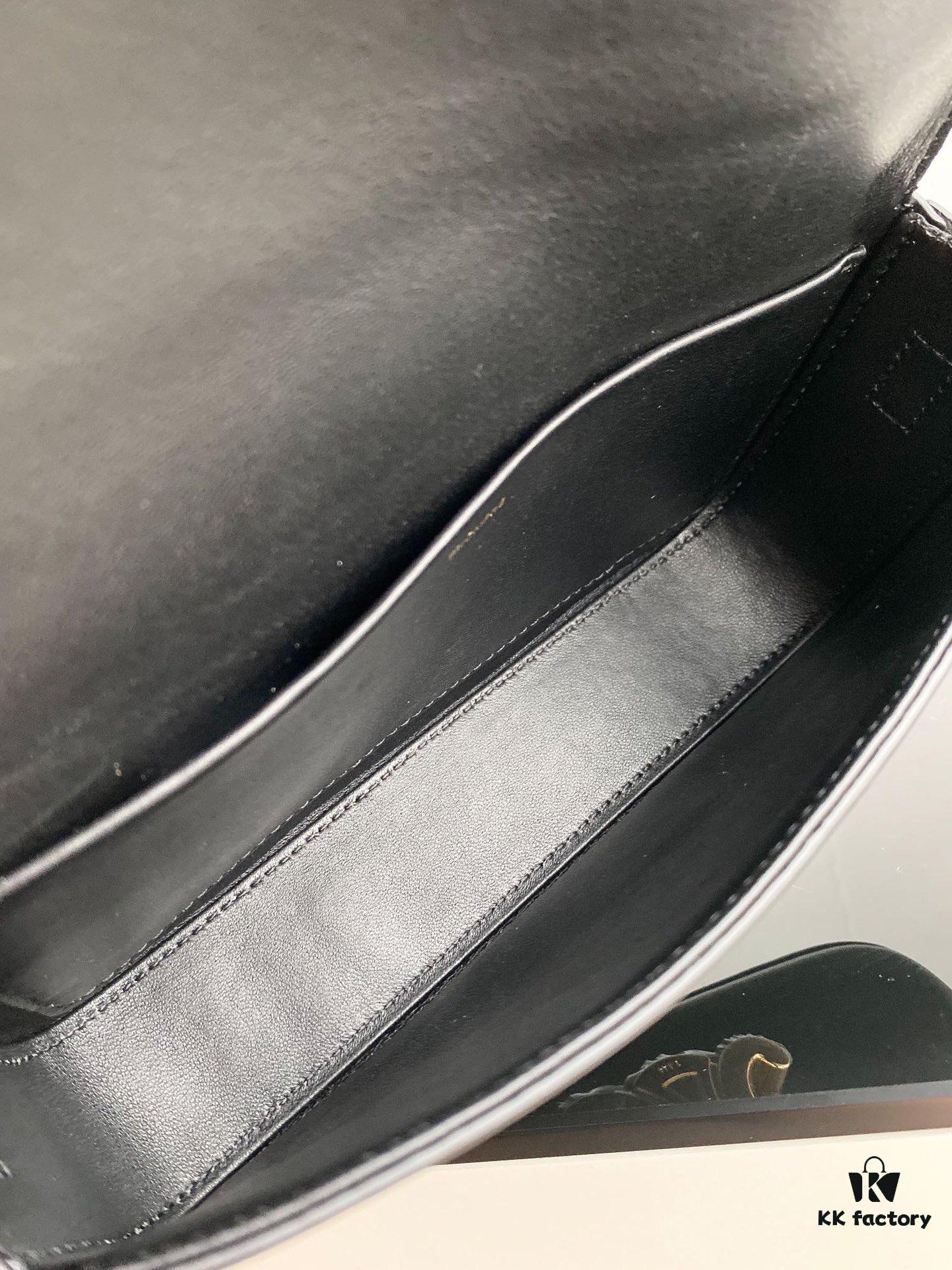 6930af156e68136f4d9ad371 CELINE 2024 Spring/Summer New Arrival TRIOMPHE Signature Grain Calfskin Shoulder Bag, Triumph Armpit Bag with Calfskin Trim and Lambskin Lining, Flat Interior Pocket, Adjustable Leather Strap 20cm