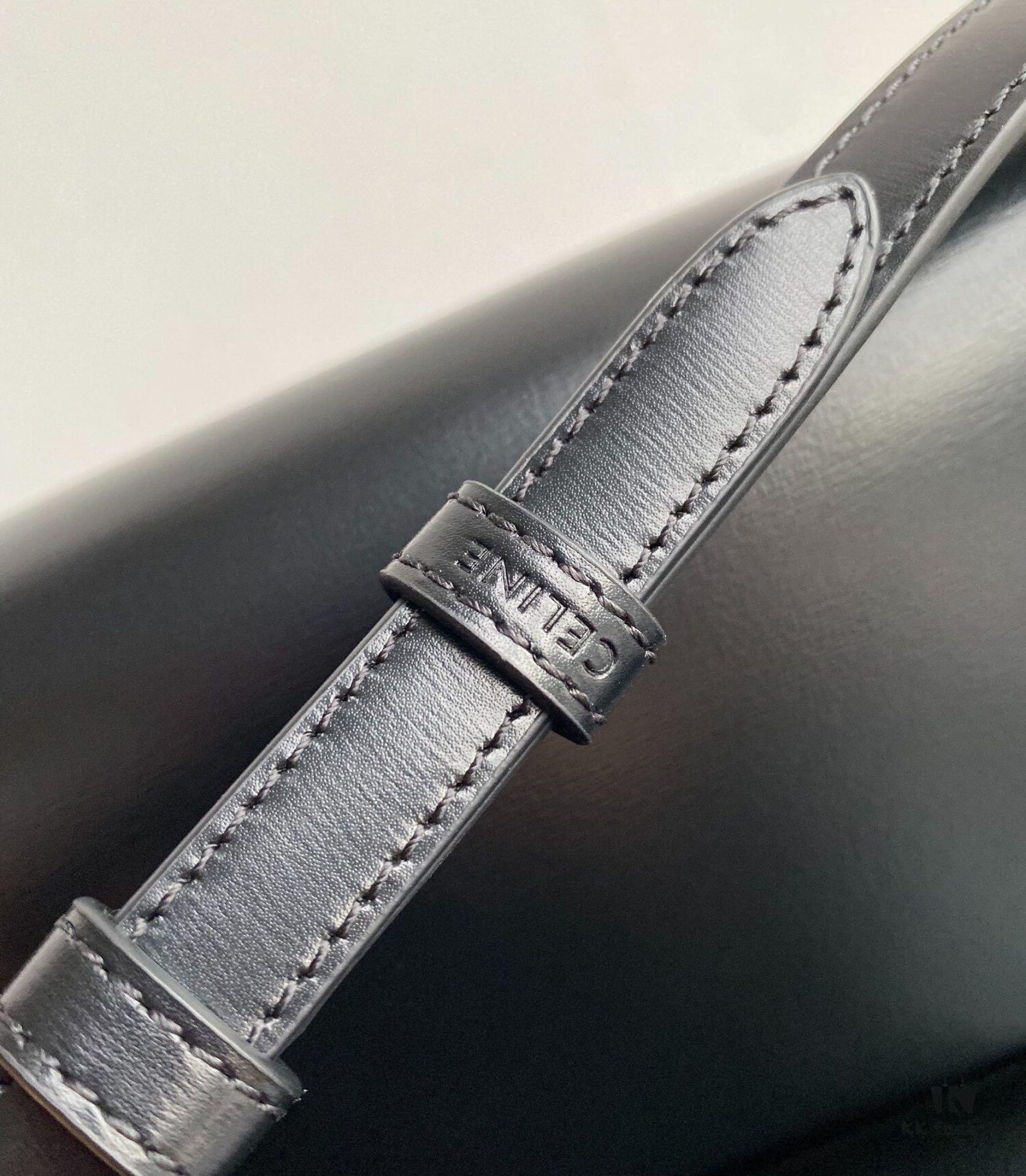 6930af166e68136f4d9ad375 CELINE 2024 Spring/Summer New Arrival TRIOMPHE Signature Grain Calfskin Shoulder Bag, Triumph Armpit Bag with Calfskin Trim and Lambskin Lining, Flat Interior Pocket, Adjustable Leather Strap 20cm