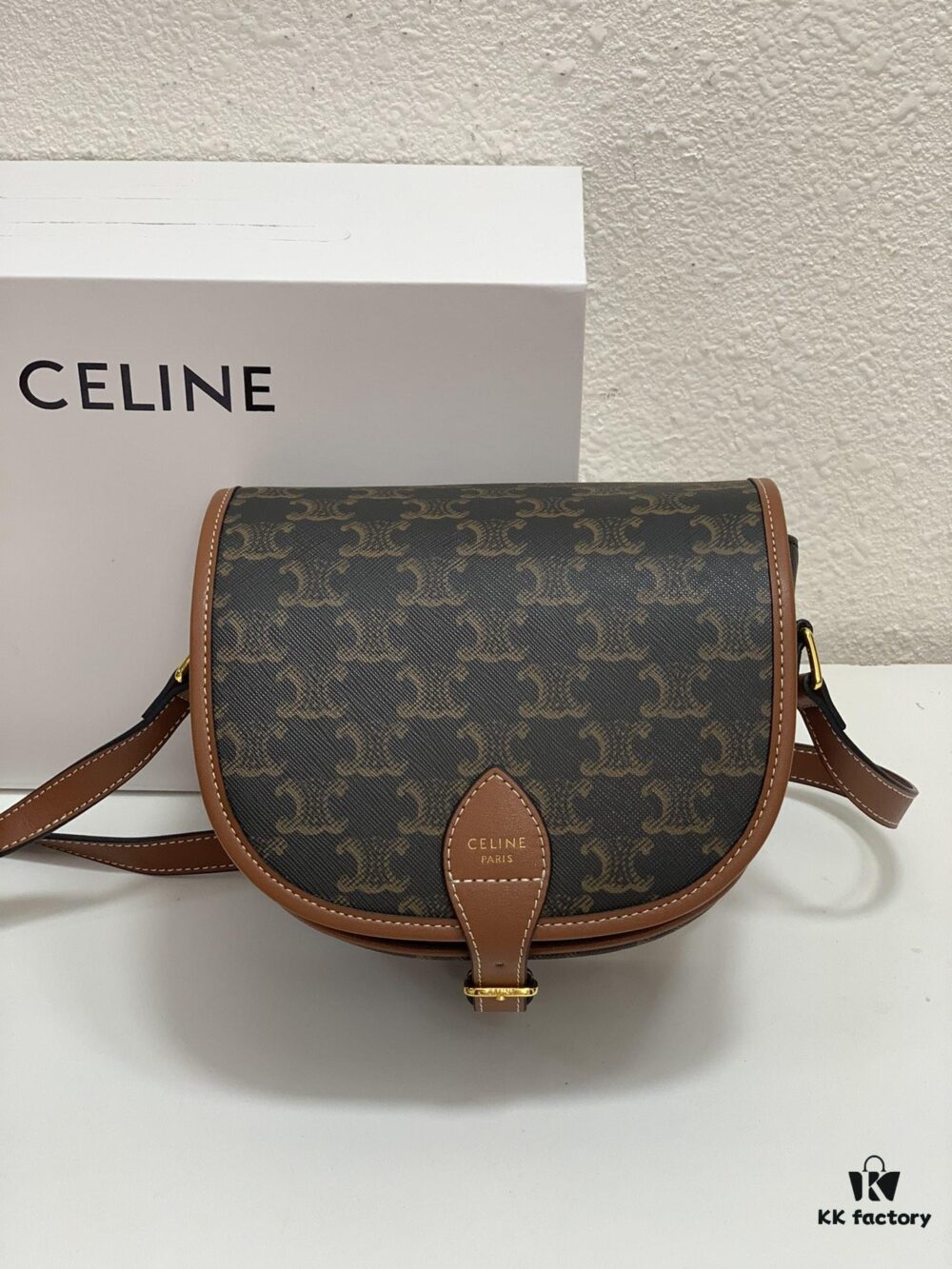 6930af1c6e68136f4d9ad37c CELINE TRIOMPHE FOLCO High-Quality Saddle Bag, Arch-inspired Design, Brown Trim, Cowhide Leather, Dimensions: 18 x 16 x 10 cm