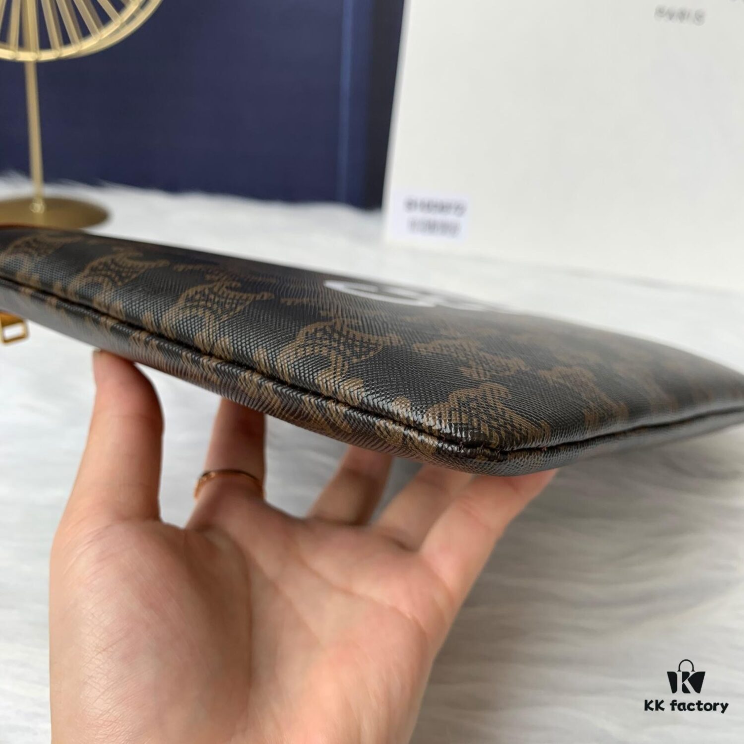 6930af726e68136f4d9ad41f S10D672 Small CELINE TRIOMPHE Printed Vintage Clutch Bag, Minimalist Retro Style, Fashionable Design, Comfortable High-Quality Material, Durable Shape Retention