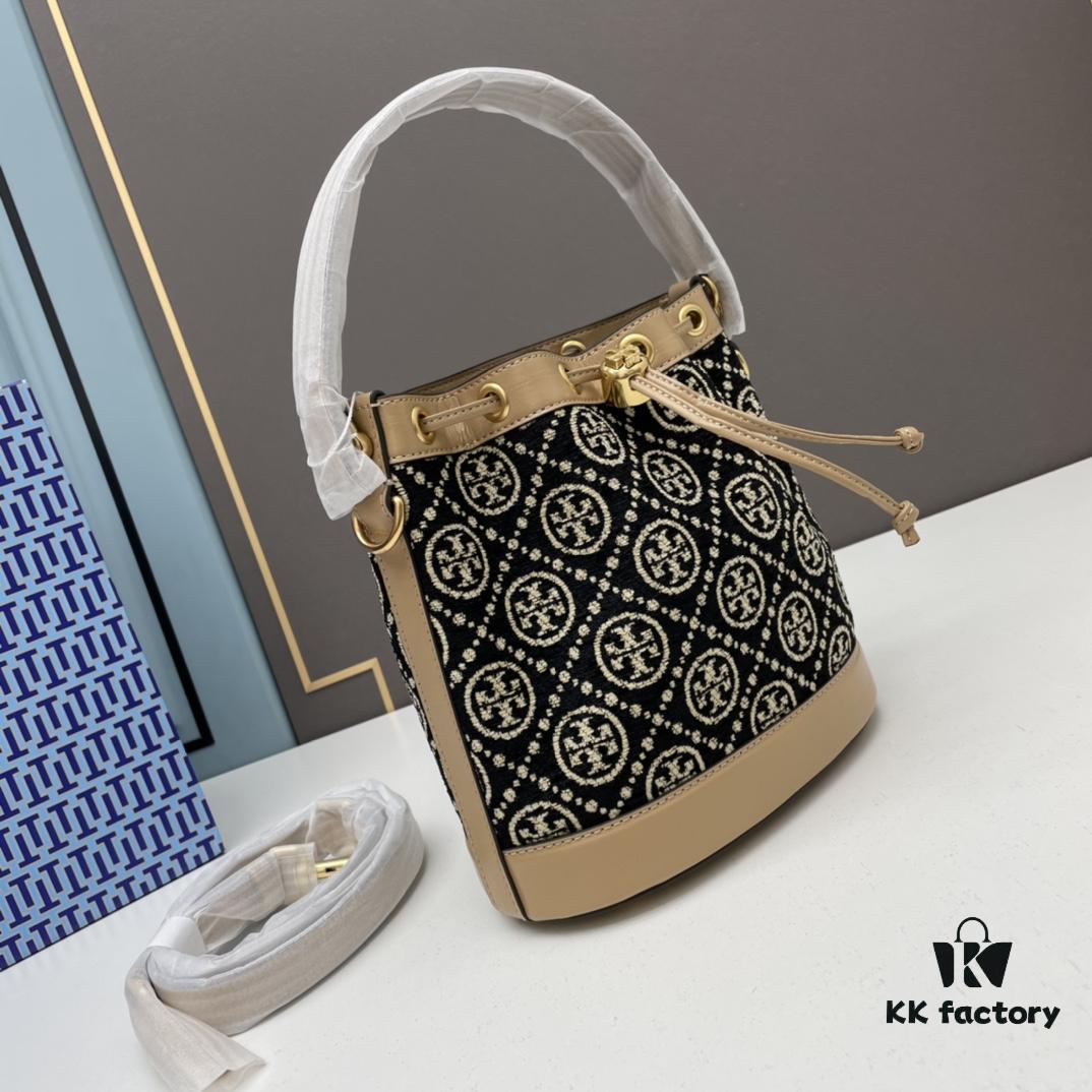 Large TORY BURCH Monogram Drawstring Bucket Bag in Navy Canvas – 2021 Summer Collection