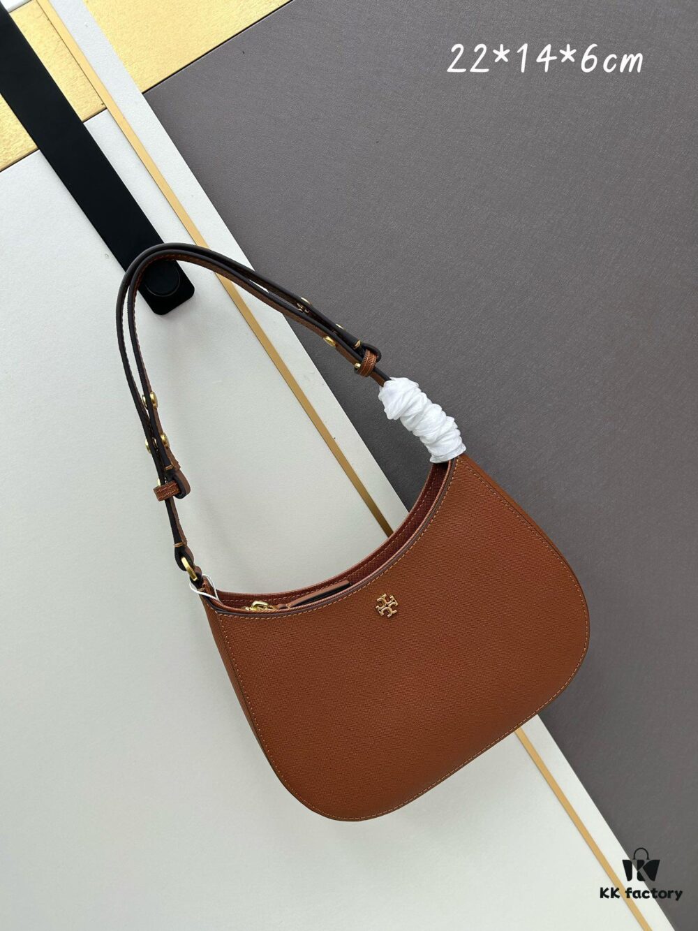6930b0686e68136f4d9ad5f2 Tory Burch Emerson Series New Arrival Crossbody Bag, Full Leather Collection, Pebbled Calfskin, Adjustable Strap, Compact and Stylish