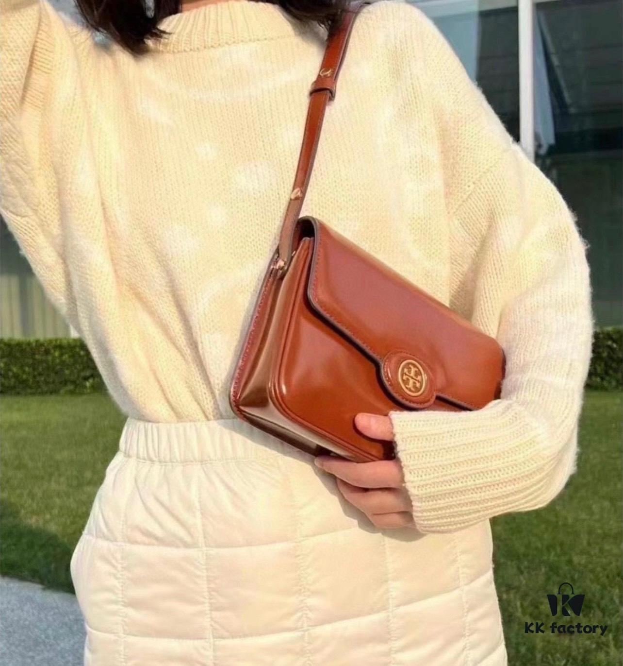 6930b1126e68136f4d9ad71b New Arrival TORY BURCH Robinson Series Dual-Use Shoulder Bag – Spazzolato Shiny Patent Leather Messenger Bag