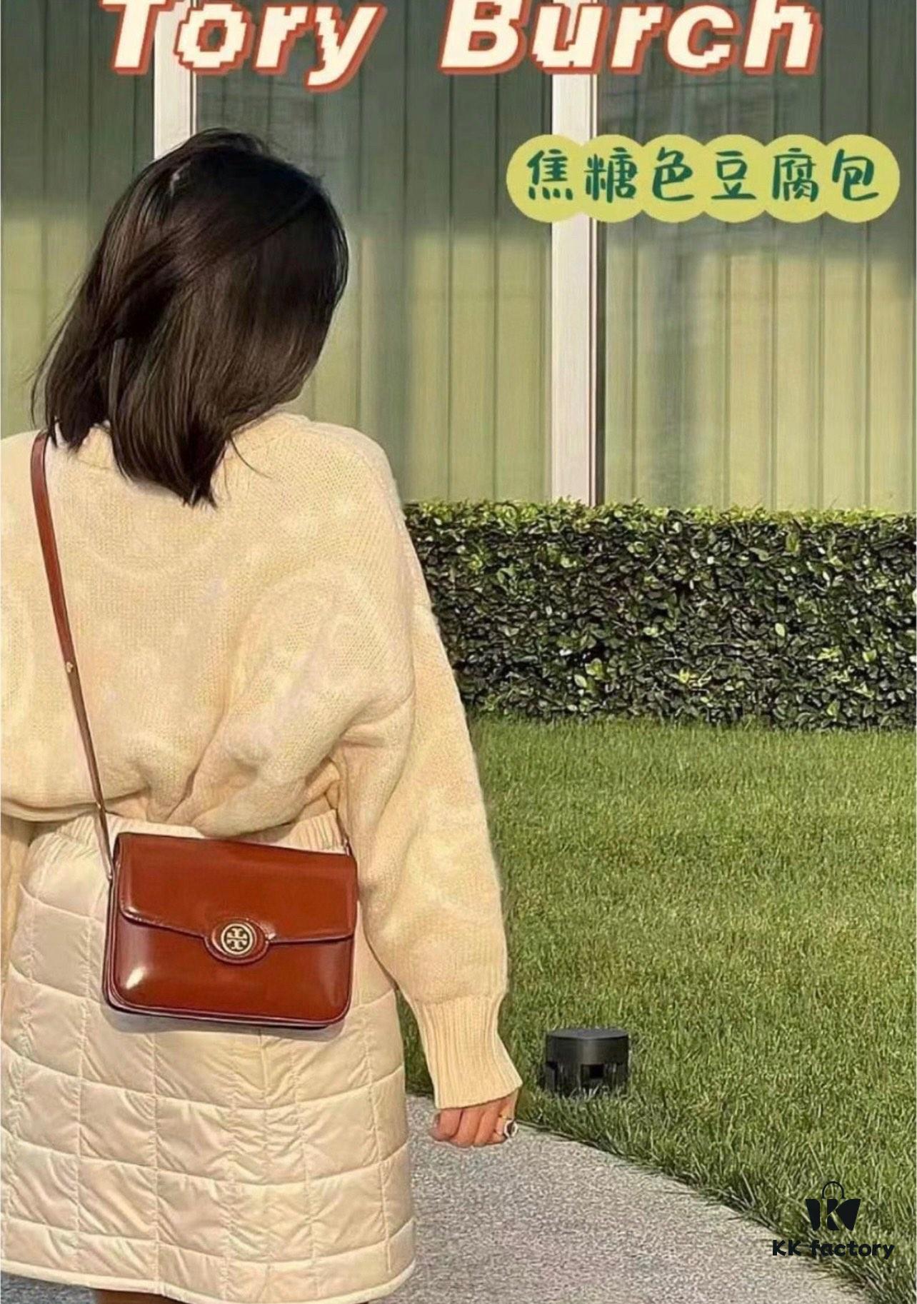 6930b1126e68136f4d9ad71c New Arrival TORY BURCH Robinson Series Dual-Use Shoulder Bag – Spazzolato Shiny Patent Leather Messenger Bag