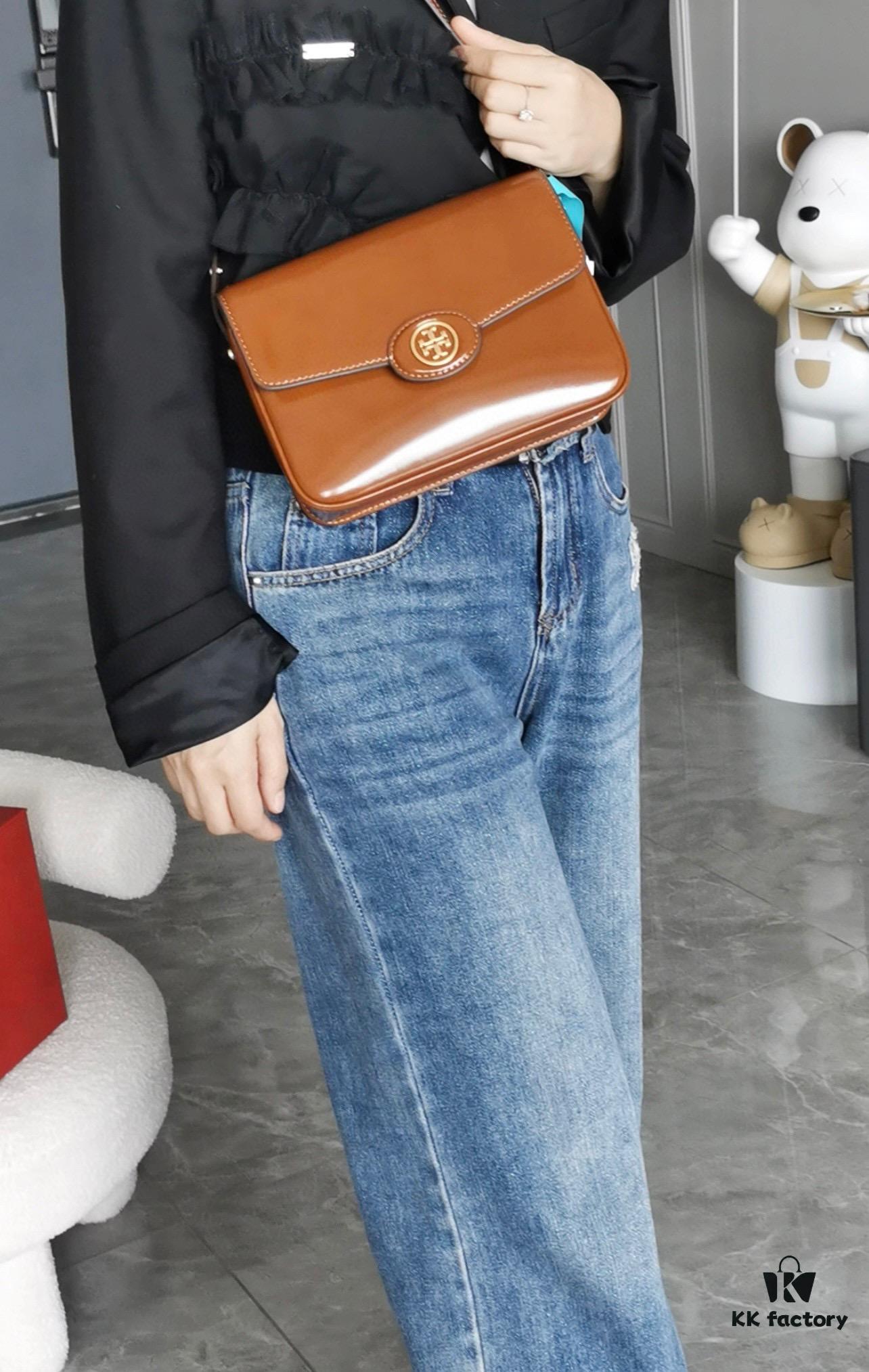 6930b1146e68136f4d9ad71f New Arrival TORY BURCH Robinson Series Dual-Use Shoulder Bag – Spazzolato Shiny Patent Leather Messenger Bag