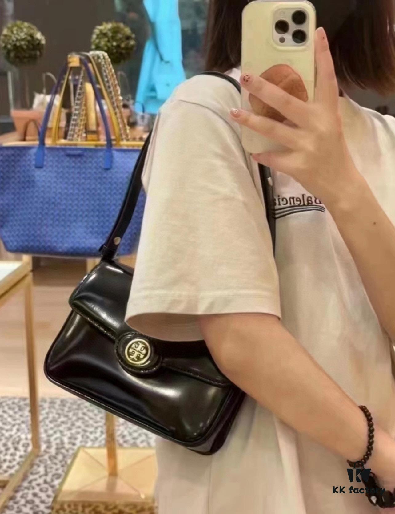 6930b1166e68136f4d9ad722 New Arrival TORY BURCH Robinson Series Dual-Use Shoulder Bag – Spazzolato Shiny Patent Leather Messenger Bag