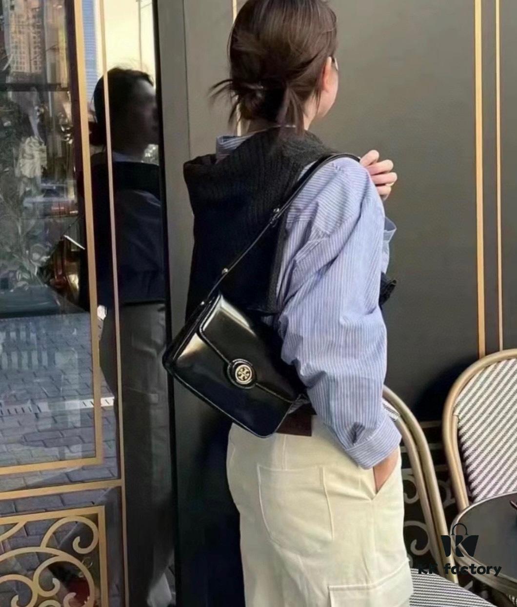 6930b1186e68136f4d9ad725 New Arrival TORY BURCH Robinson Series Dual-Use Shoulder Bag – Spazzolato Shiny Patent Leather Messenger Bag