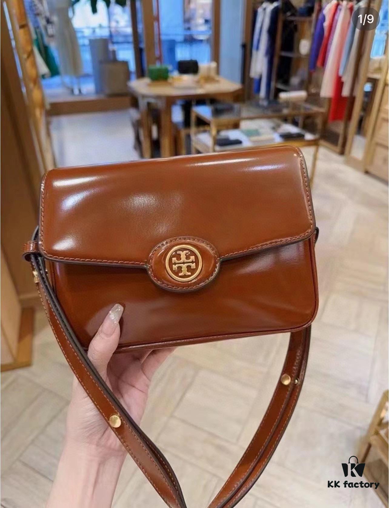 6930b12d6e68136f4d9ad745 New Arrival TORY BURCH Robinson Series Dual-Use Shoulder Bag – Spazzolato Shiny Patent Leather Messenger Bag