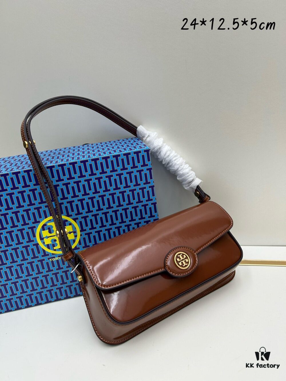 6930b2426e68136f4d9ad912 Tory Burch Robinson Rectangular Shoulder Bag, Full Leather Series, New Arrival with Attention to Detail