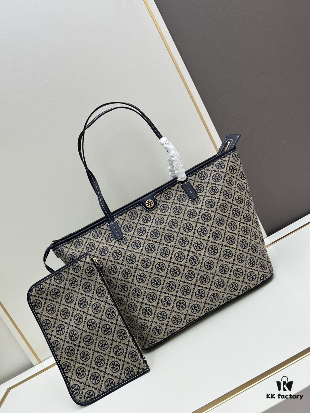 6930b25b6e68136f4d9ad93e Tory Burch Large Monogram Shopping Tote