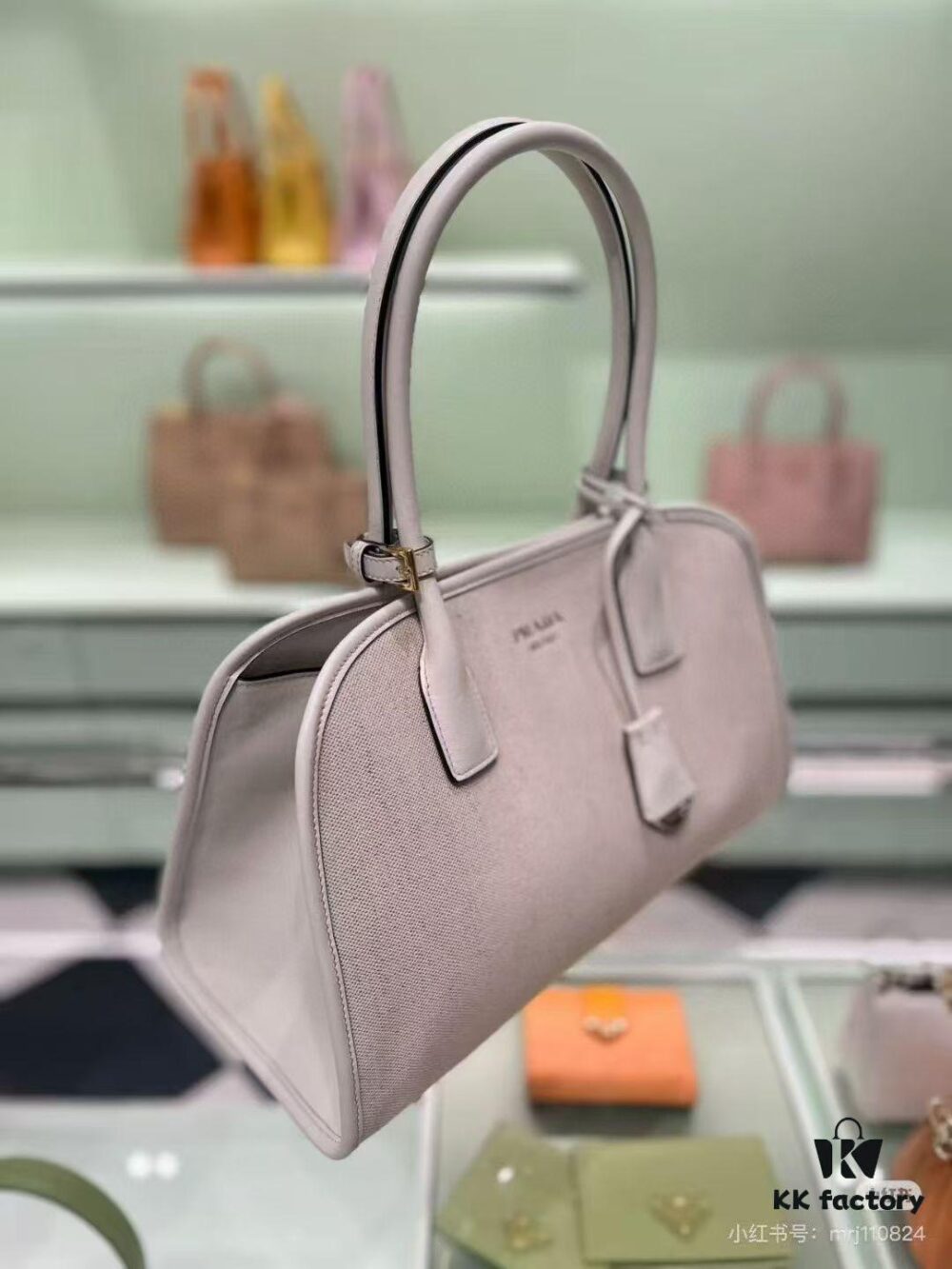 6930b2916e68136f4d9ad9a1 PRADA New Tote Bag