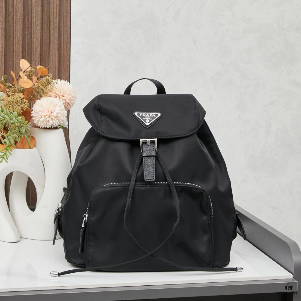 6930b3d26e68136f4d9adb5f PRADA | Parachute Series Backpack