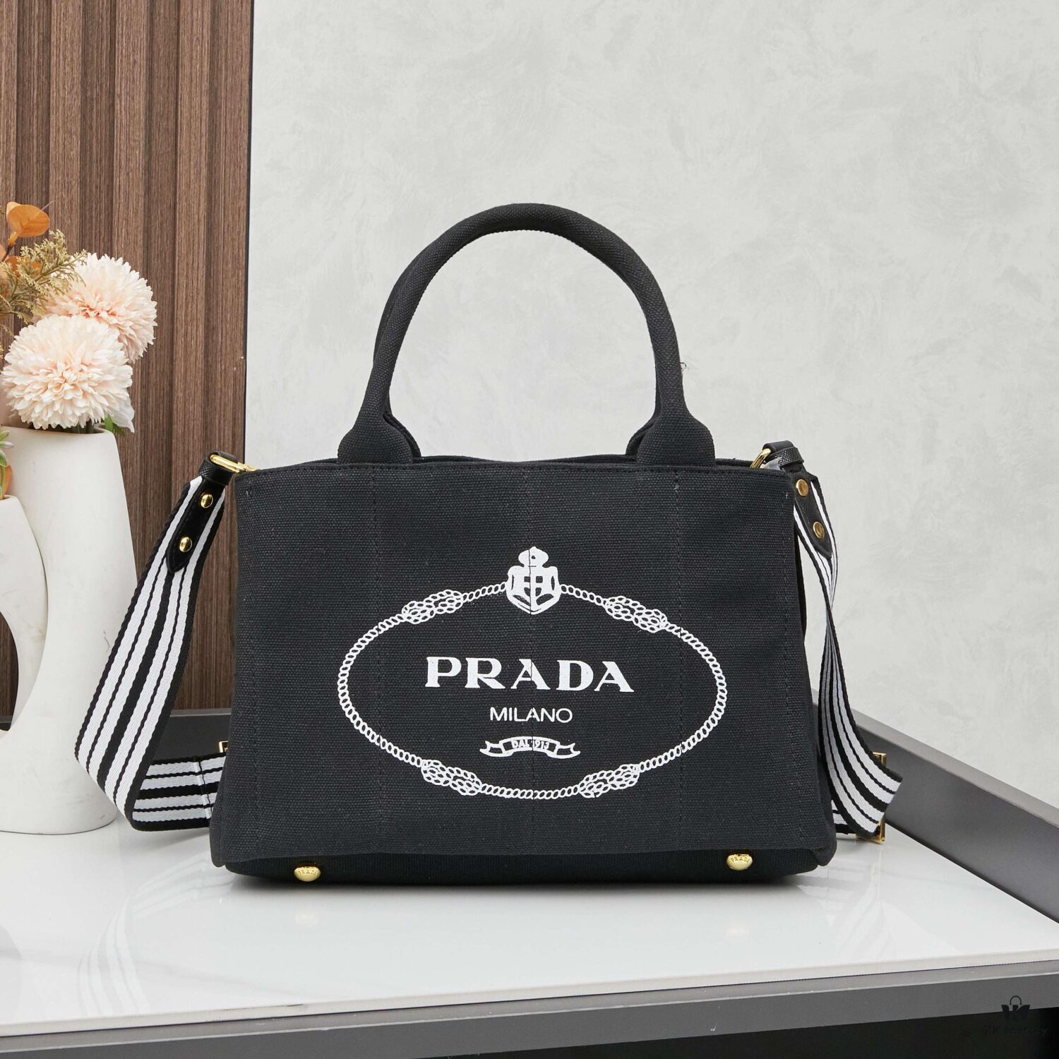 6930b3e26e68136f4d9adb72 Who Could Resist a Prada Beach Bag?