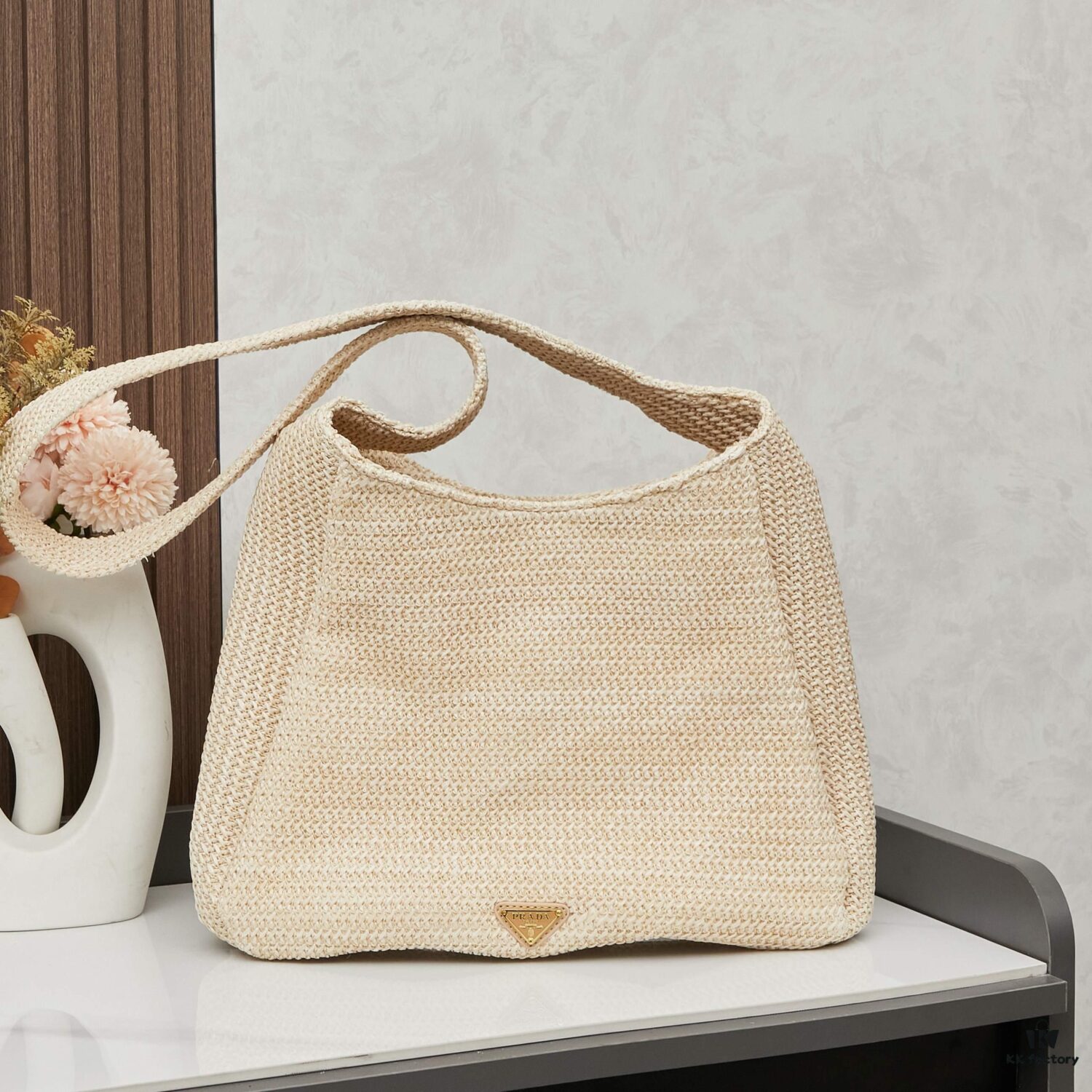6930b3fb6e68136f4d9adb92 New Arrival🔥👏👏👏 This series is Prada's key style for the entire upcoming season. Crafted with imported raffia straw and highly handcrafted, each bag is meticulously handwoven by skilled artisans 😘😘 Lightweight and spacious, it exudes a fresh summer vibe, perfectly complementing various outfits. Simply perfect—grab yours now! 👏👏 Model: 2386, Size: 33 x 26cm