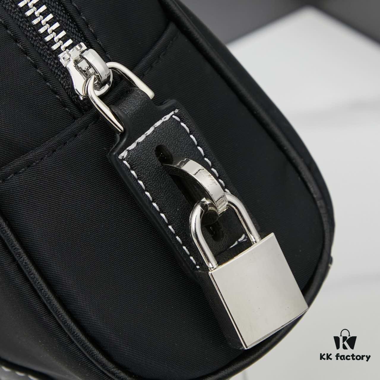 6930b4396e68136f4d9adc06 Box Included PRADA 🖤 Premium Vintage Boston Handbag, 23x16x5 Model 2495