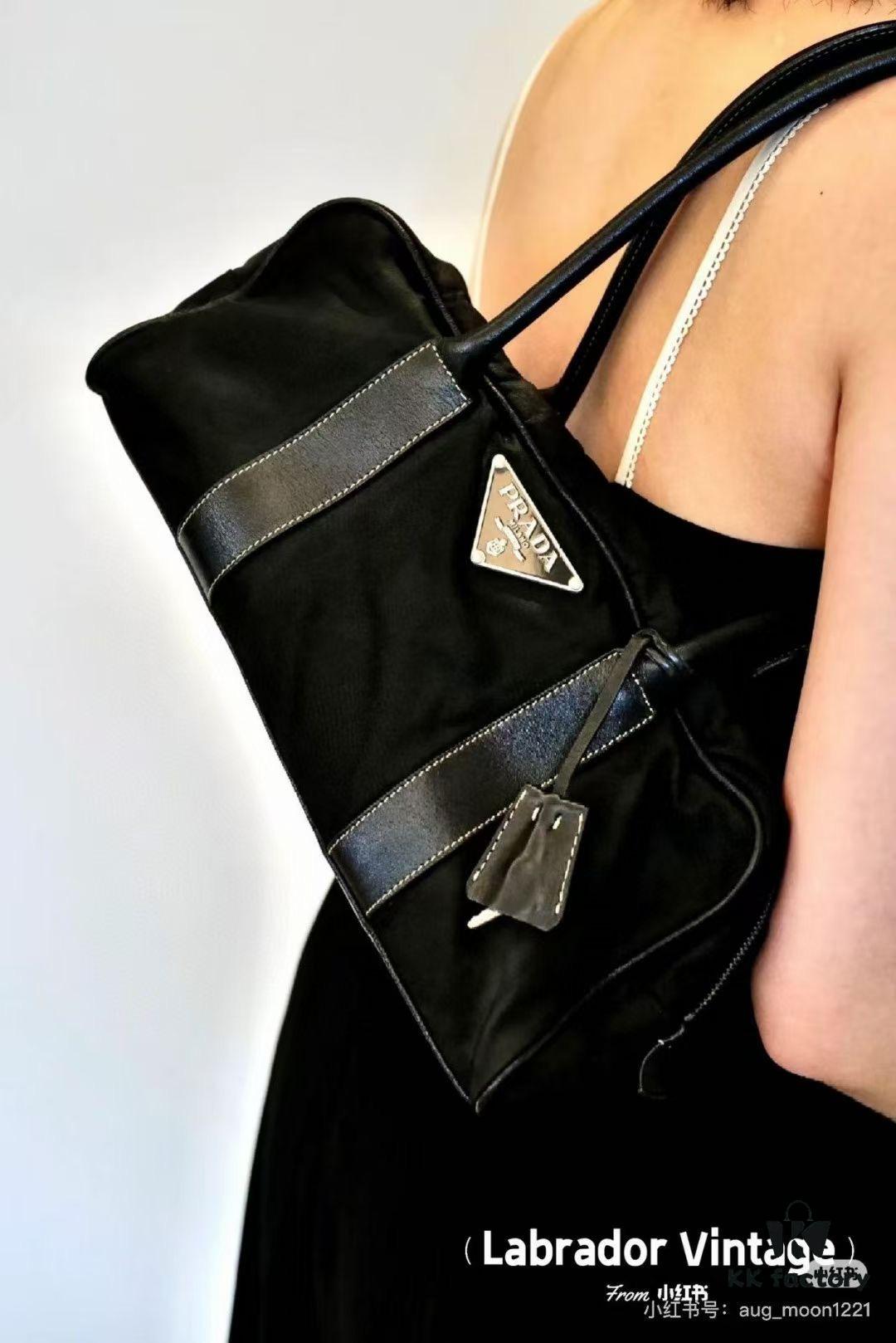 6930b43d6e68136f4d9adc0d Large-sized Prada is the god of fashion in ancient Greece!