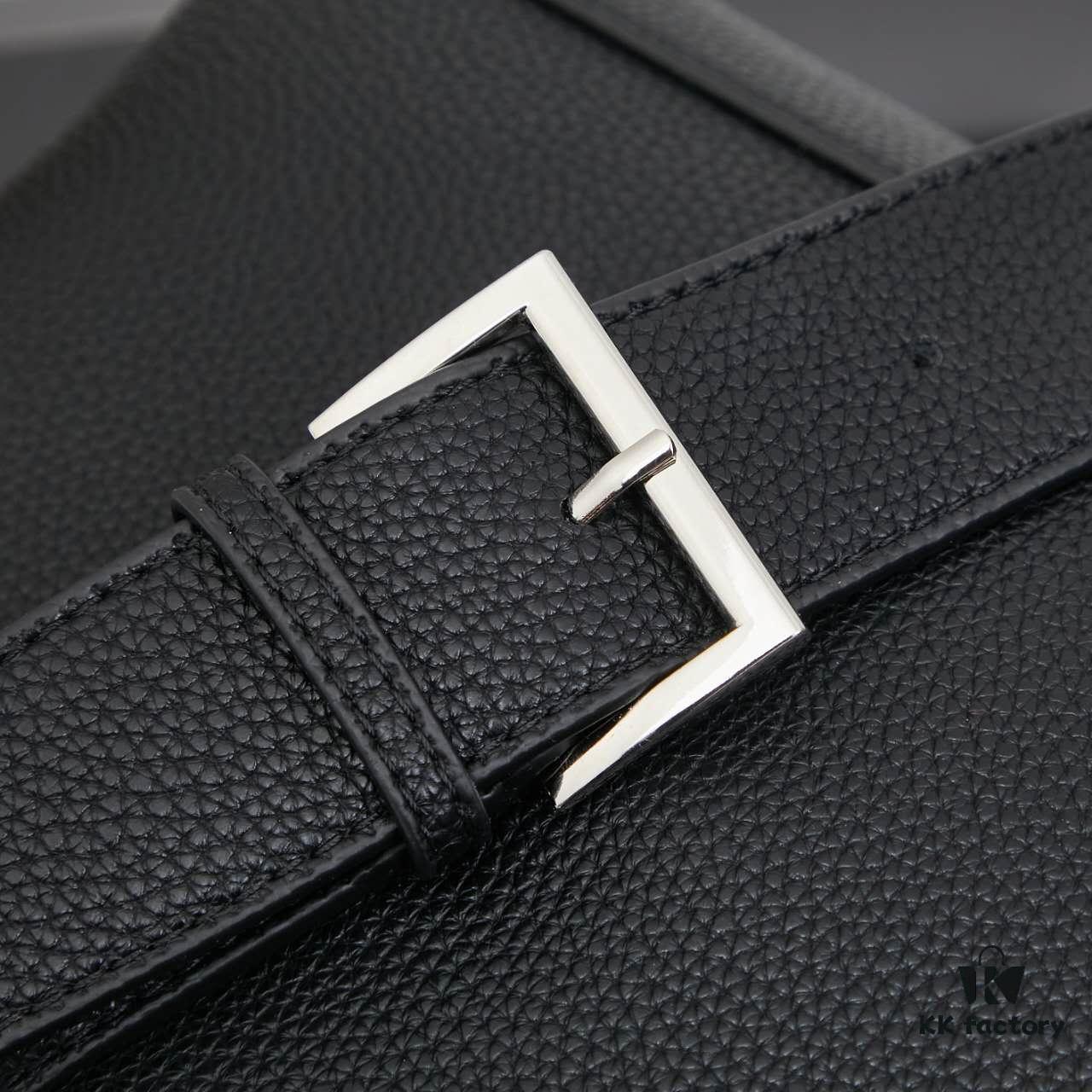 6930b4526e68136f4d9adc37 Prada Men's Crossbody Bag in Black Leather with Quilted Texture