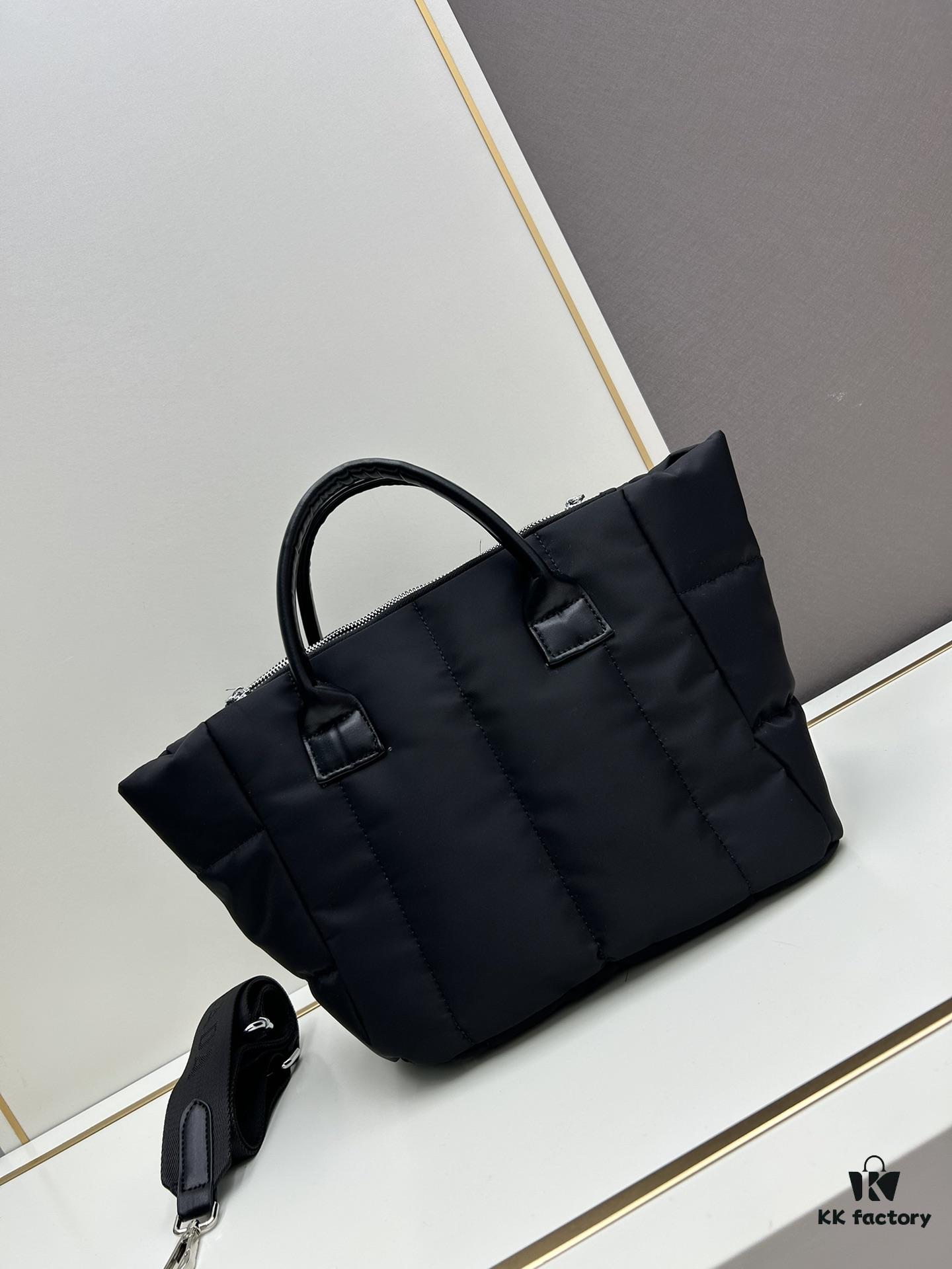 New arrival size: opening 44 x bottom 28 x height 24 x 17, model 2347, stocking up on a PRADA down bag for winter