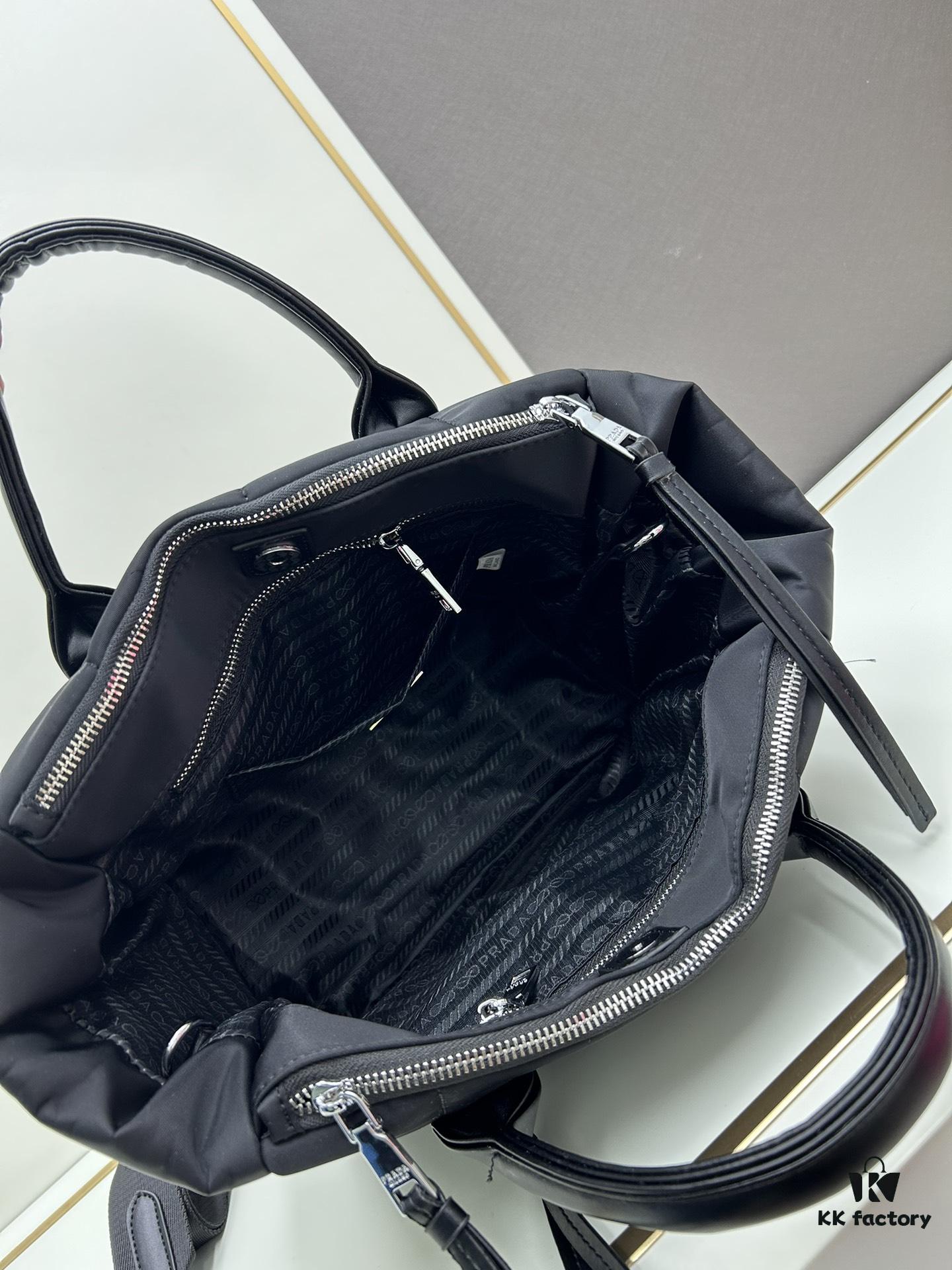 New arrival size: opening 44 x bottom 28 x height 24 x 17, model 2347, stocking up on a PRADA down bag for winter