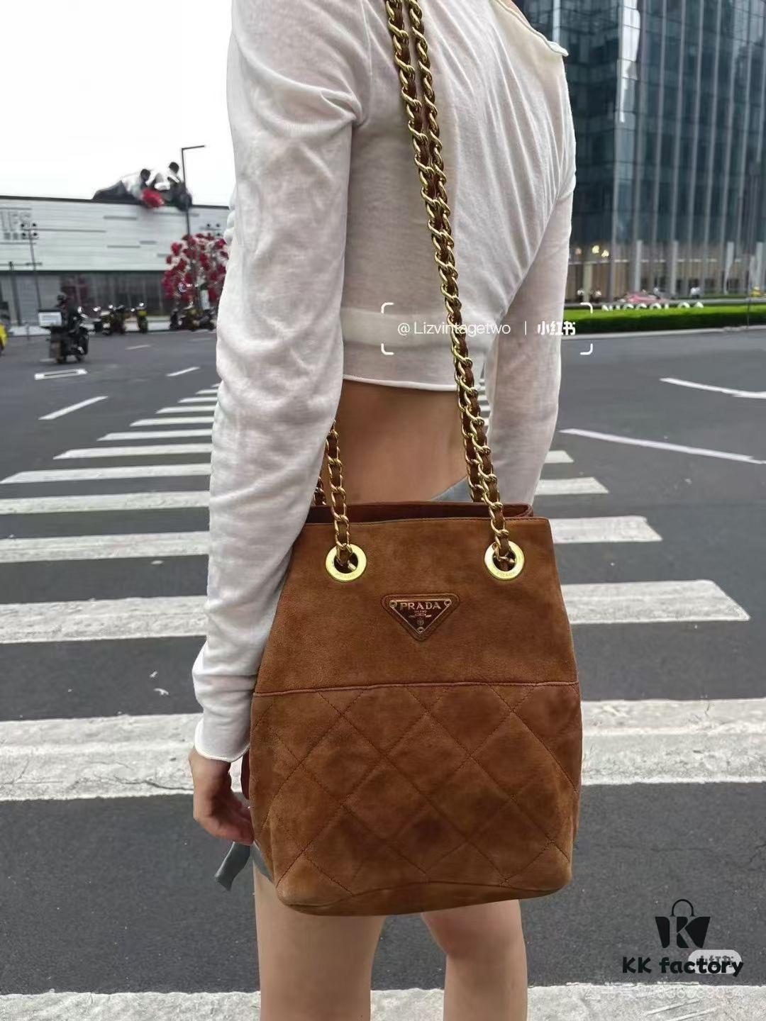 6930b4746e68136f4d9adc78 Vintage Prada Suede Crossbody Bag with Chain – A Timeless 'Baozi' Design, Opens as a Long-Chain Tote