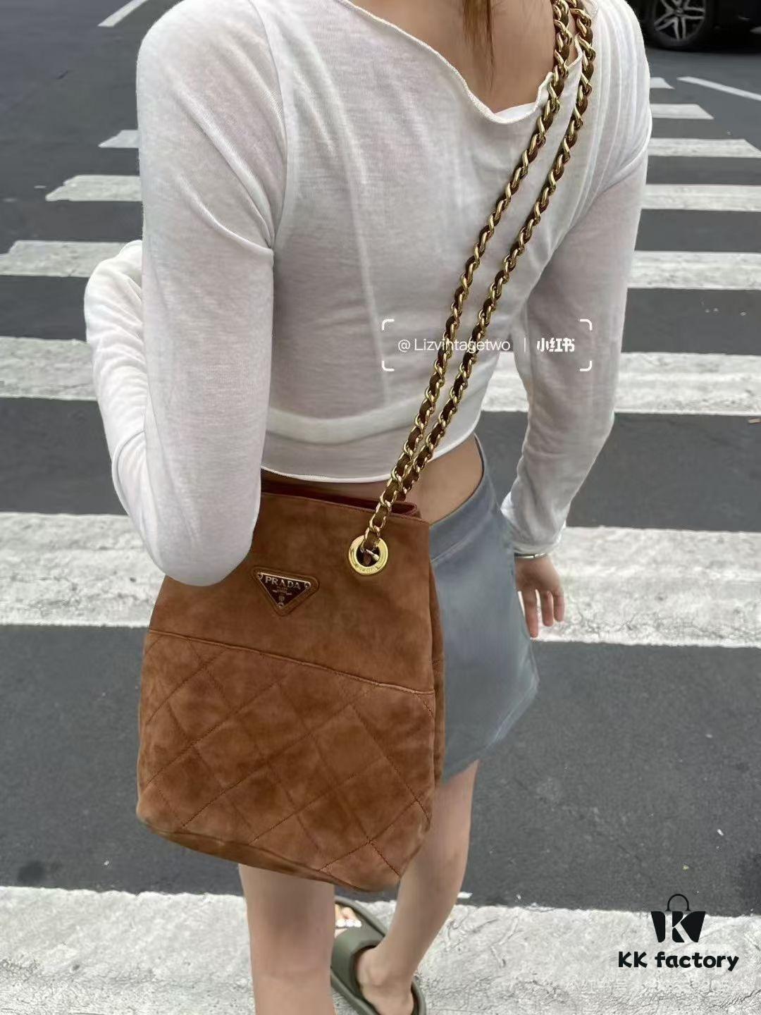 6930b4746e68136f4d9adc7a Vintage Prada Suede Crossbody Bag with Chain – A Timeless 'Baozi' Design, Opens as a Long-Chain Tote