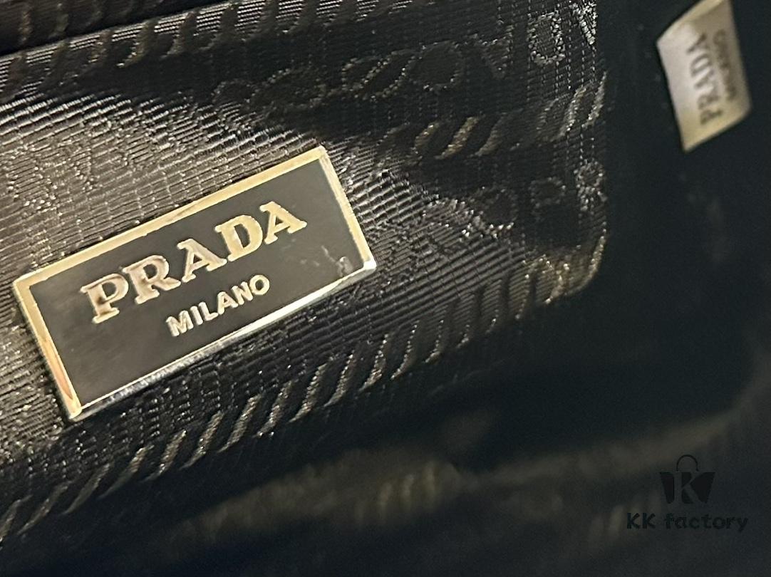 6930b4996e68136f4d9adcbf New Size: 44 cm at the opening, 28 cm at the base, height 24 cm, width 17 cm, Model 2347, Stockpiling PRADA Down Bag for Winter