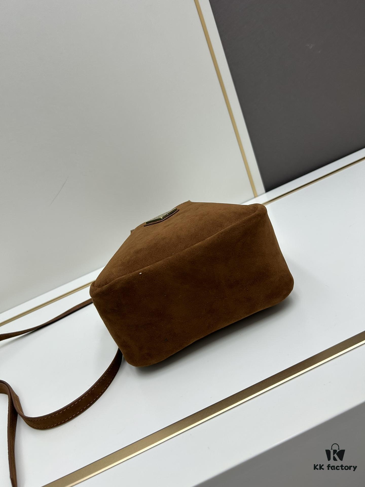 Small Matte Leather Tote Bag with Box @Charlene Choi Sa WITH PRADA