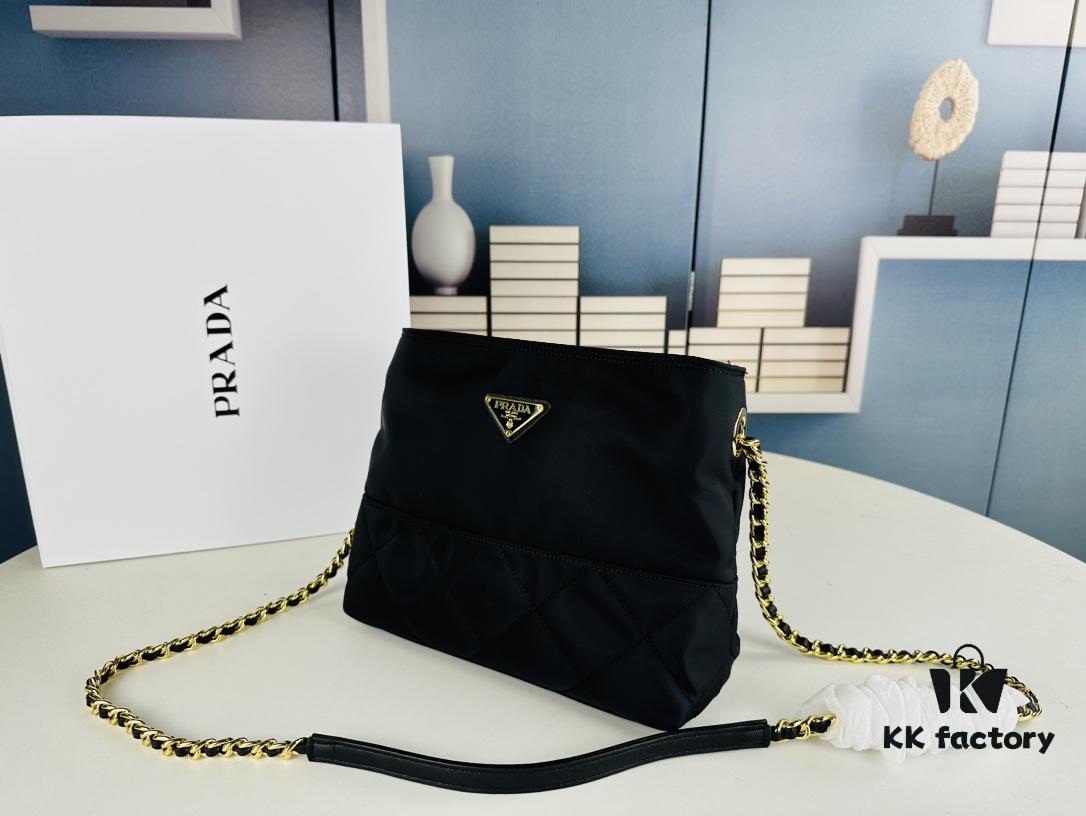 6930b4f26e68136f4d9add75 Box Set, Same as Zhu Zhu's Prada Parachute Bag, Perfect for Commuting