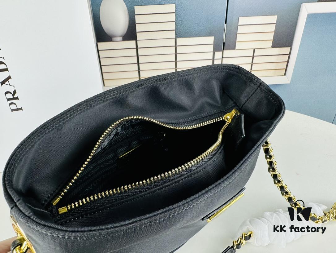 6930b4f56e68136f4d9add7a Box Set, Same as Zhu Zhu's Prada Parachute Bag, Perfect for Commuting