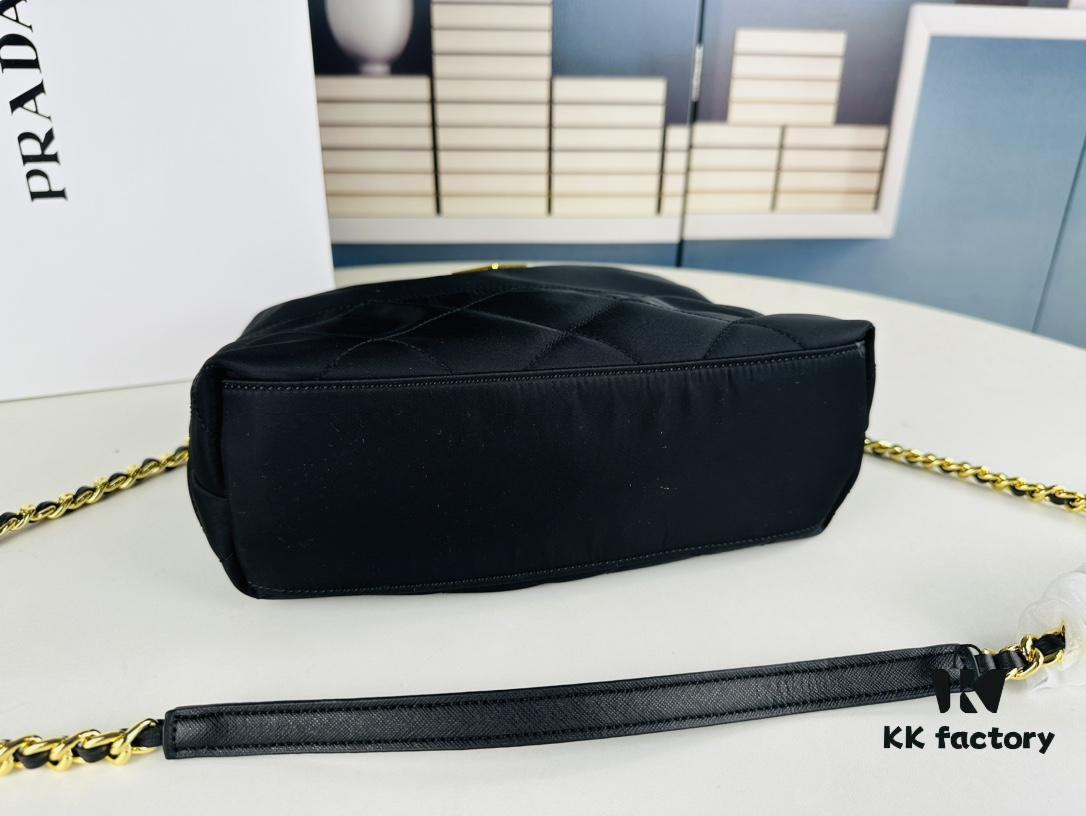 6930b4f76e68136f4d9add7d Box Set, Same as Zhu Zhu's Prada Parachute Bag, Perfect for Commuting