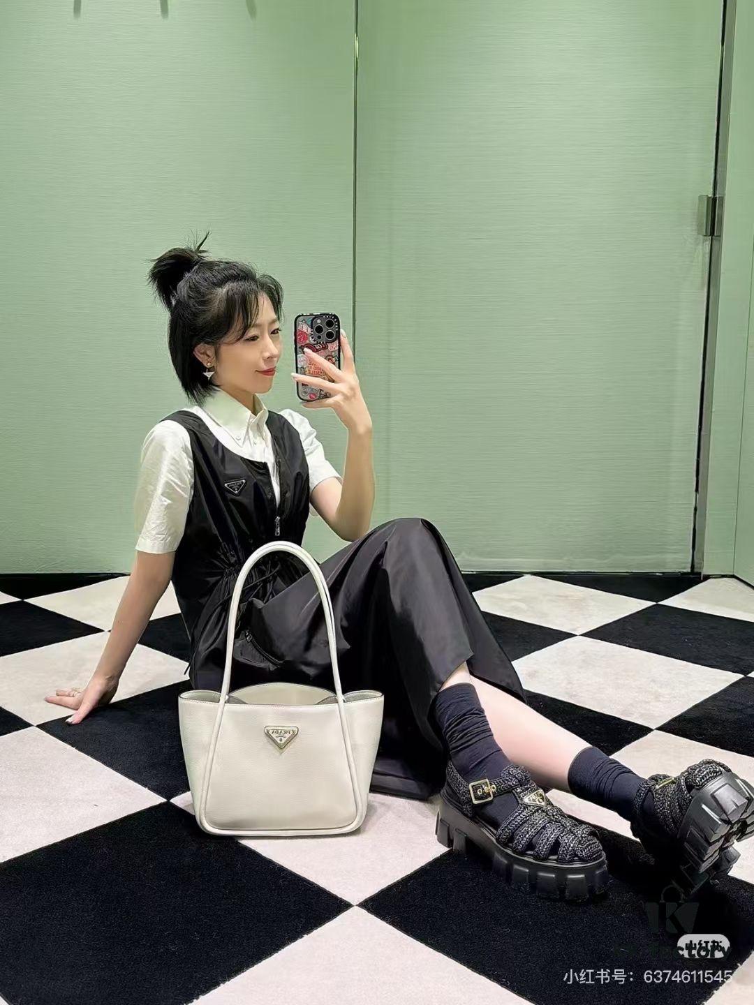 6930b5596e68136f4d9ade4e Prada Mini Tote with Box, 24 New Arrival! Known as the 'Little Vegetable Basket', Made of Cow Leather with Triangle Logo, Exceptionally Minimalist and Versatile