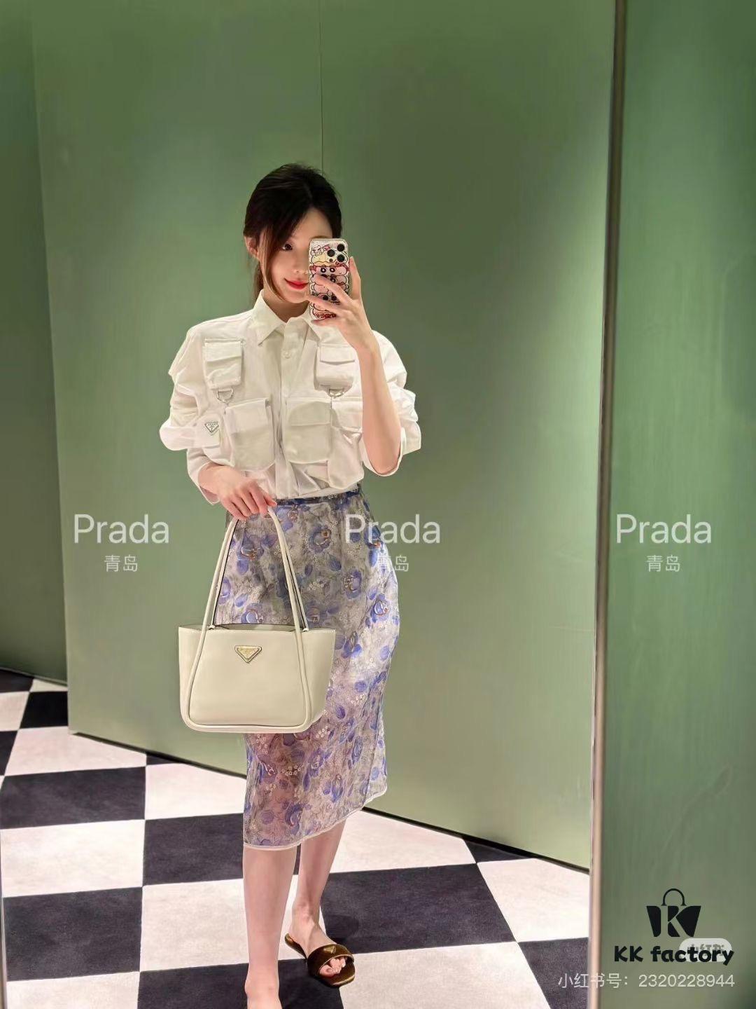 6930b55a6e68136f4d9ade51 Prada Mini Tote with Box, 24 New Arrival! Known as the 'Little Vegetable Basket', Made of Cow Leather with Triangle Logo, Exceptionally Minimalist and Versatile