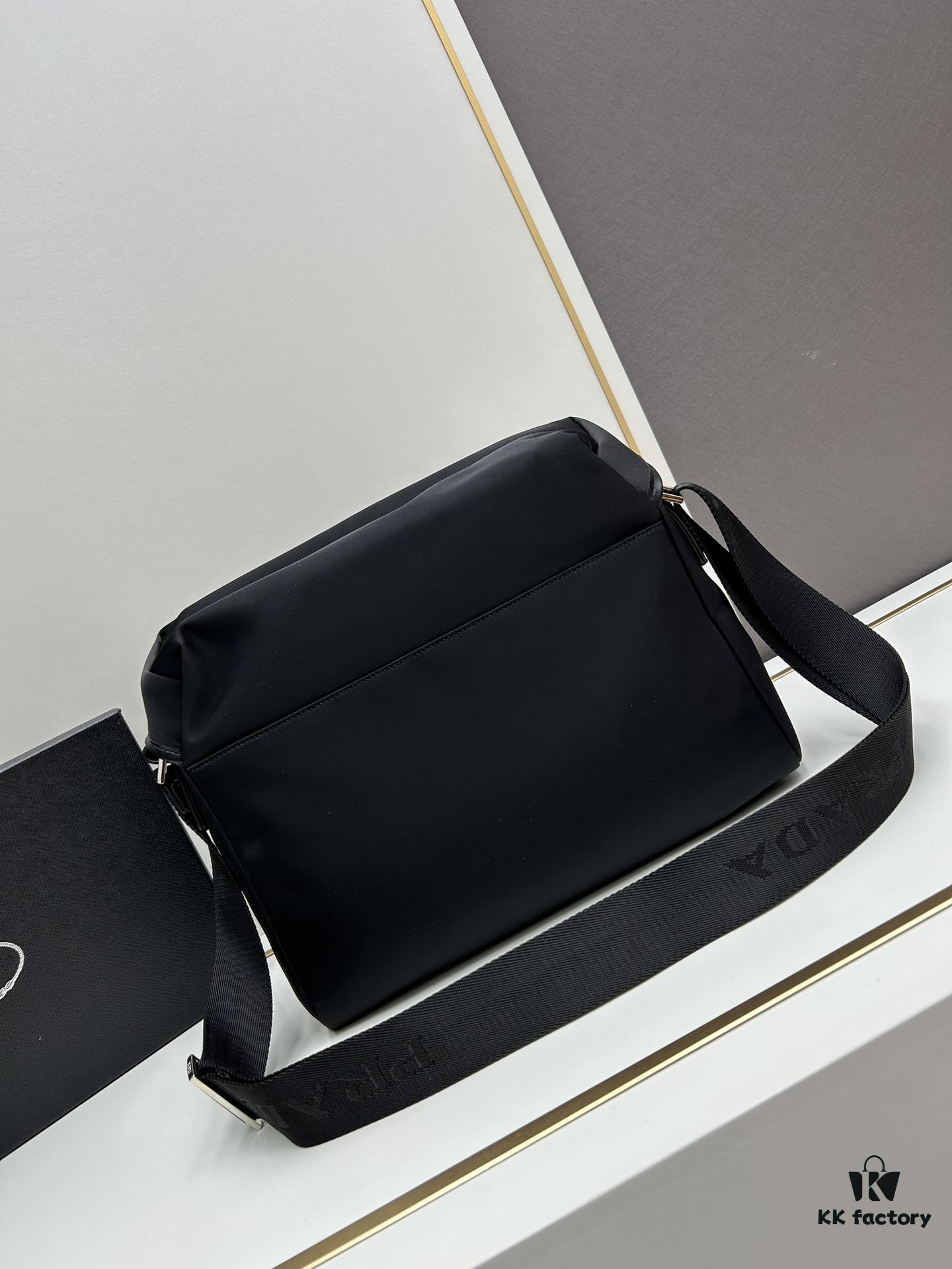 6930b5756e68136f4d9ade82 Prada 24SS Must-Have Insert for the Stylish Man or Woman
