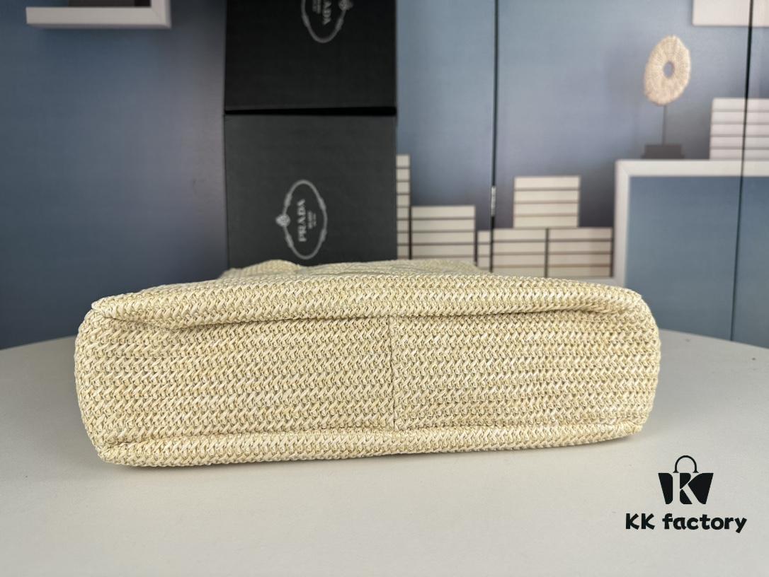 6930b5ff6e68136f4d9adf6c New Arrival🔥👏👏👏 This series is Prada's key style for the upcoming season. Crafted with imported raffia, this design features intricate hand-weaving techniques by skilled artisans 😘😘 Lightweight and spacious, it exudes a fresh summer vibe and pairs beautifully with various outfits—absolutely perfect! Grab yours now 👏👏 Model: 2386, Dimensions: 33 x 26 cm