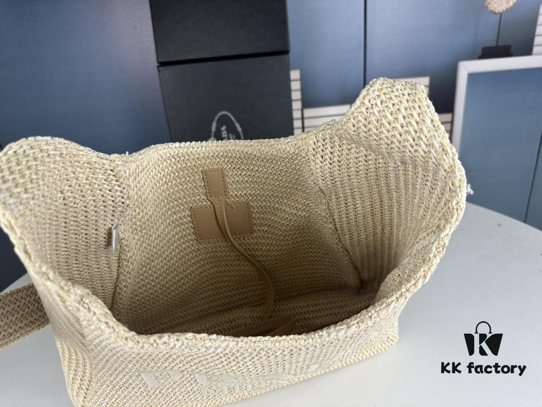 6930b6006e68136f4d9adf6d New Arrival🔥👏👏👏 This series is Prada's key style for the upcoming season. Crafted with imported raffia, this design features intricate hand-weaving techniques by skilled artisans 😘😘 Lightweight and spacious, it exudes a fresh summer vibe and pairs beautifully with various outfits—absolutely perfect! Grab yours now 👏👏 Model: 2386, Dimensions: 33 x 26 cm