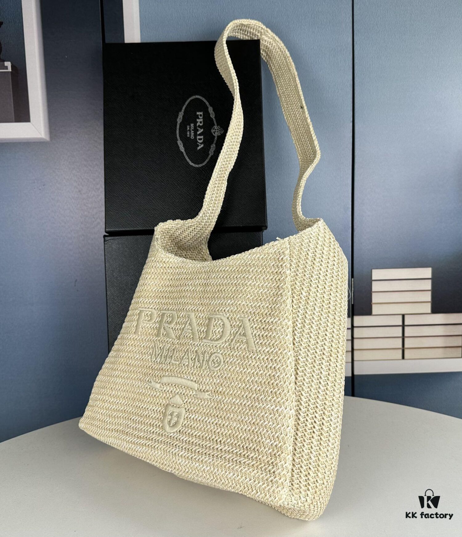 6930b6016e68136f4d9adf73 New Arrival🔥👏👏👏 This series is Prada's key style for the upcoming season. Crafted with imported raffia, this design features intricate hand-weaving techniques by skilled artisans 😘😘 Lightweight and spacious, it exudes a fresh summer vibe and pairs beautifully with various outfits—absolutely perfect! Grab yours now 👏👏 Model: 2386, Dimensions: 33 x 26 cm