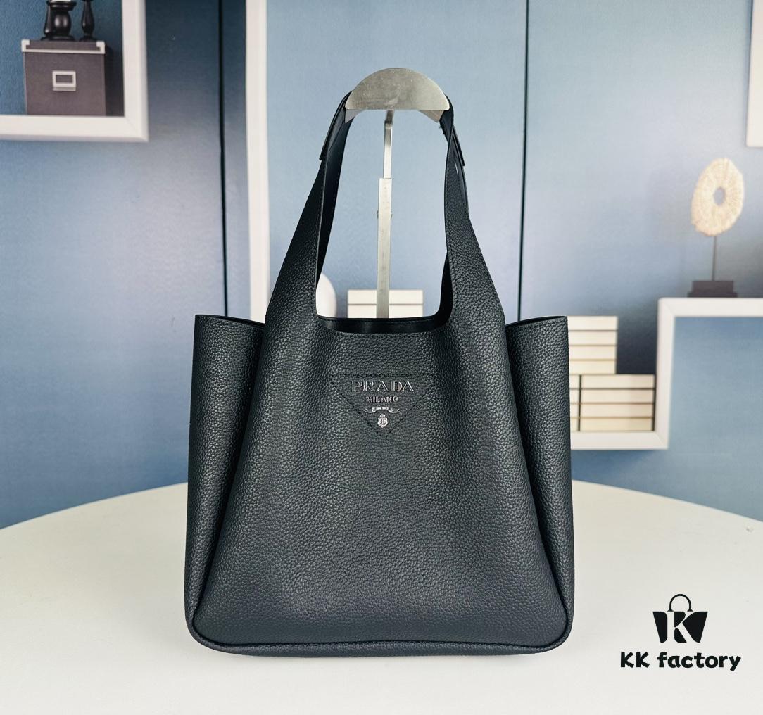 6930b61a6e68136f4d9adfa1 Large Leather Tote Bag with Box @Charlene Choi Sa WITH PRADA