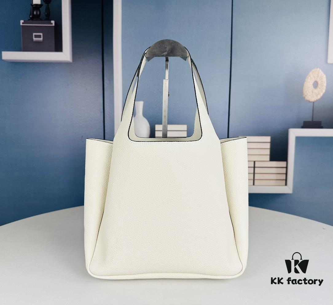 6930b61f6e68136f4d9adfab Large Leather Tote Bag with Box @Charlene Choi Sa WITH PRADA