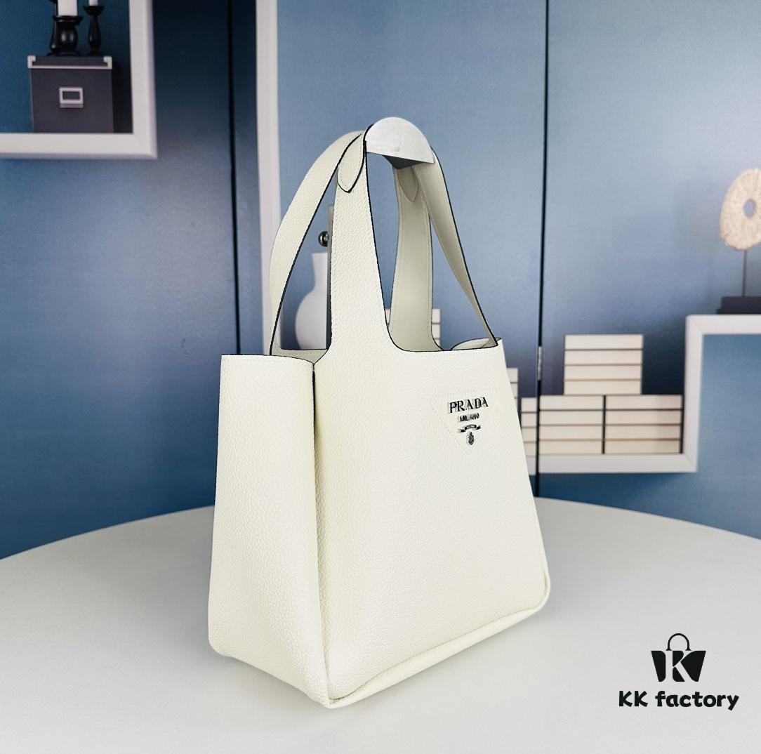 6930b61f6e68136f4d9adfac Large Leather Tote Bag with Box @Charlene Choi Sa WITH PRADA