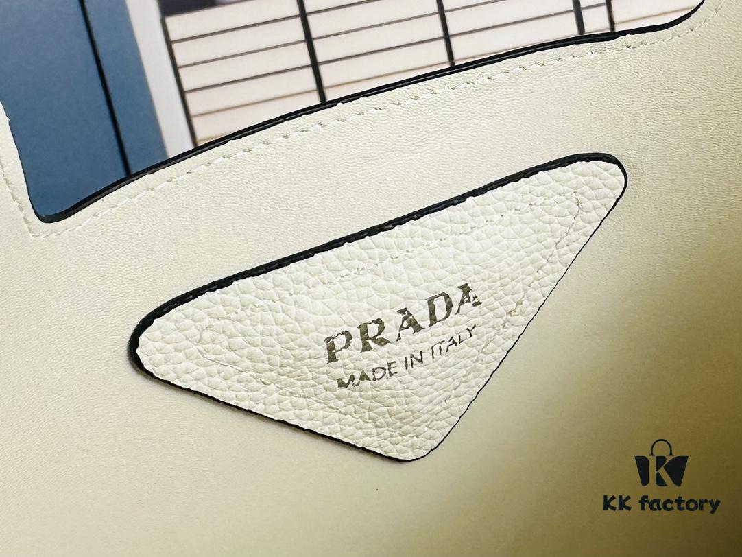 6930b6216e68136f4d9adfb2 Large Leather Tote Bag with Box @Charlene Choi Sa WITH PRADA