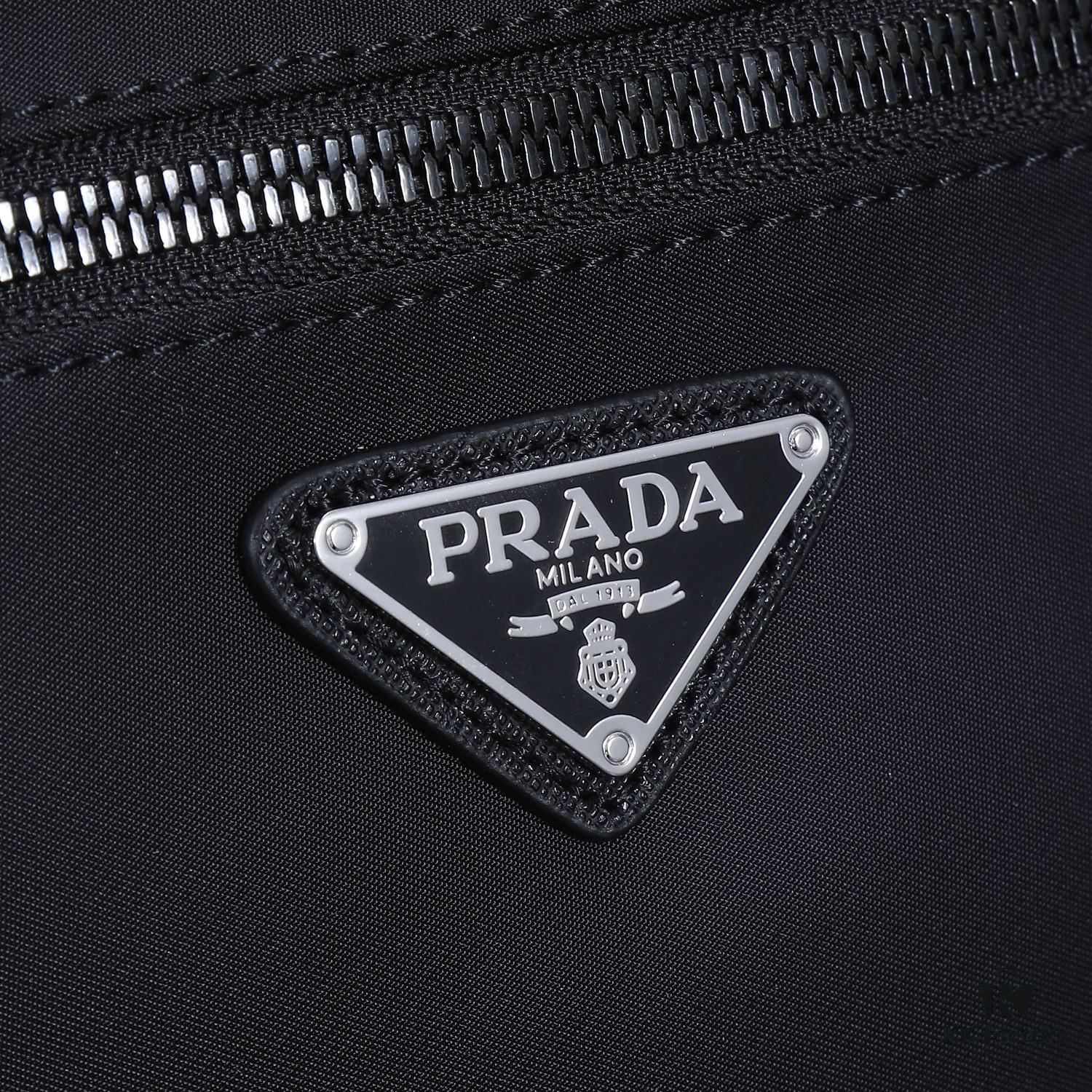 6930b63a6e68136f4d9adfd8 PRADA Men's Shoulder Bag, Classic Bestseller Model, Lightweight Original Waterproof Fabric, High-Quality Craftsmanship, 2VG953 Size: W31 x H29 x D7