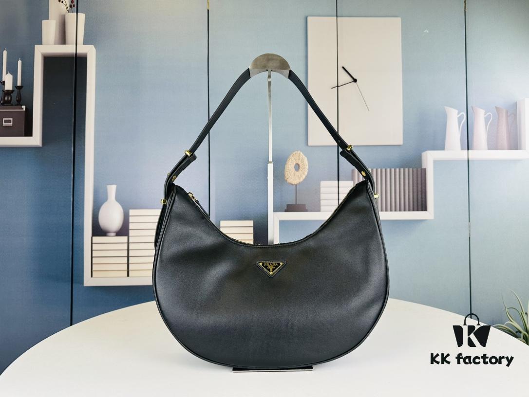 6930b6496e68136f4d9adfef New Prada | Fashionable High-Street Style – Instantly Achieve Sweet and Cool Girl Vibes