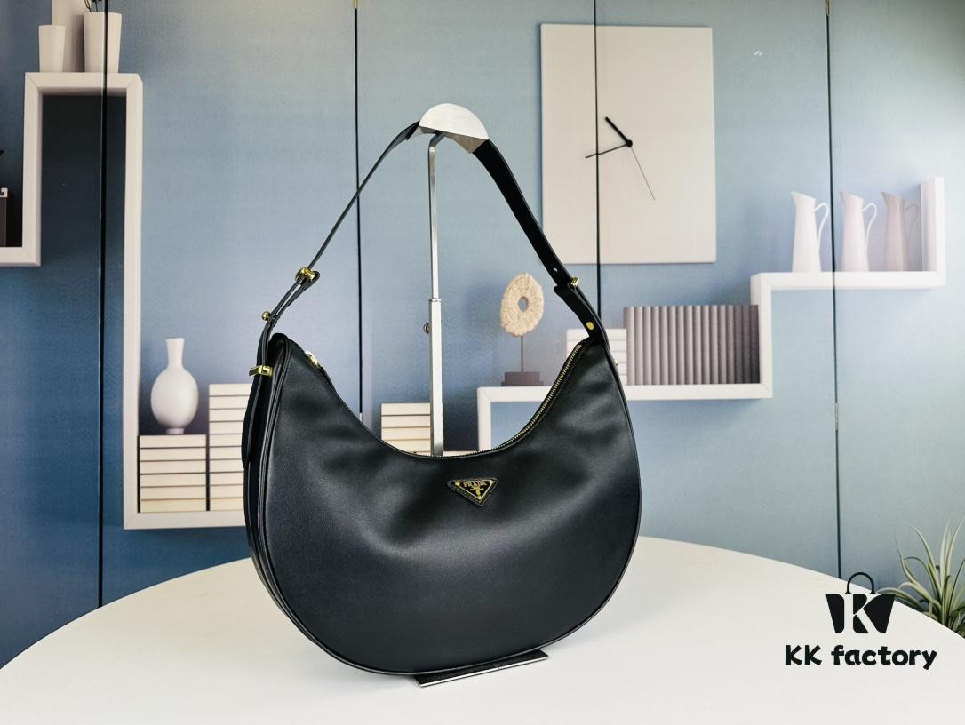 6930b6496e68136f4d9adff0 New Prada | Fashionable High-Street Style – Instantly Achieve Sweet and Cool Girl Vibes