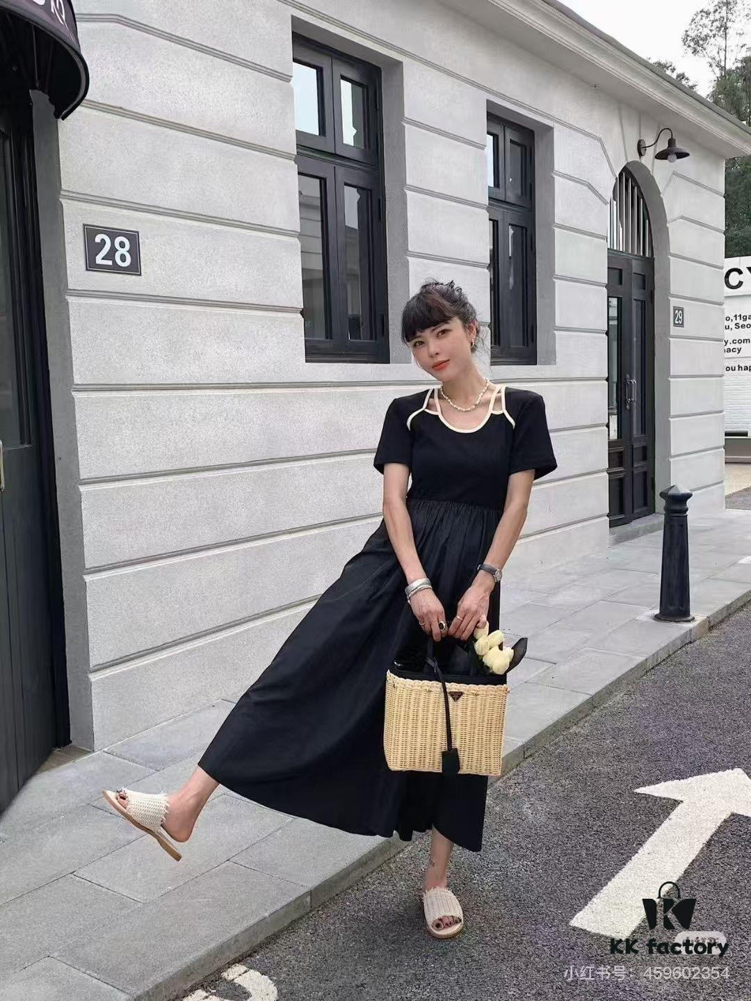 6930b66d6e68136f4d9ae02c Prada-Inspired Palm Leaf and Leather Woven Tote Bag – Vacation-Ready Fashion, Handheld or Shoulder Carry