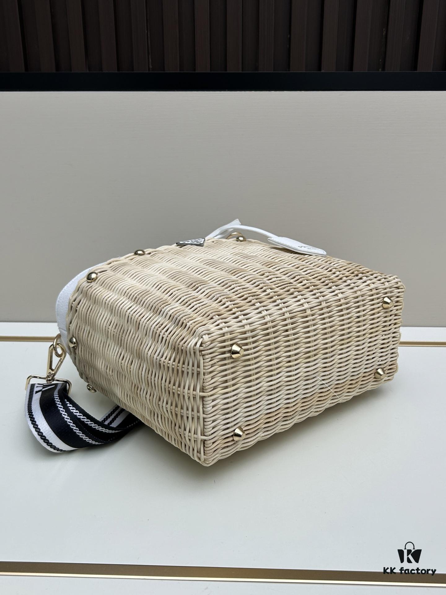 6930b6866e68136f4d9ae054 Prada-Inspired Palm Leaf and Leather Woven Tote Bag – Vacation-Ready Fashion, Handheld or Shoulder Carry